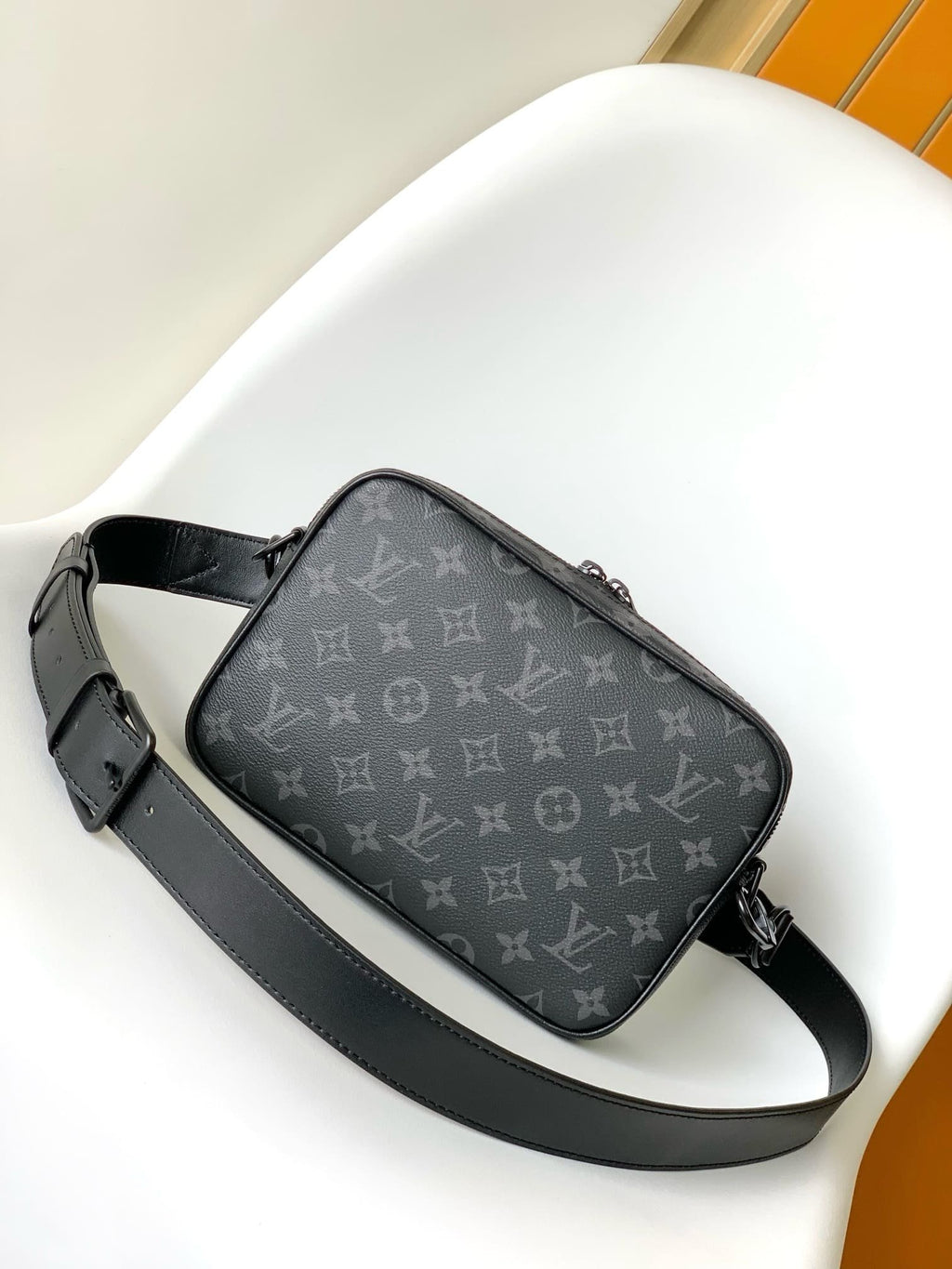 Louis Vuitton M46795 Steamer Messenger