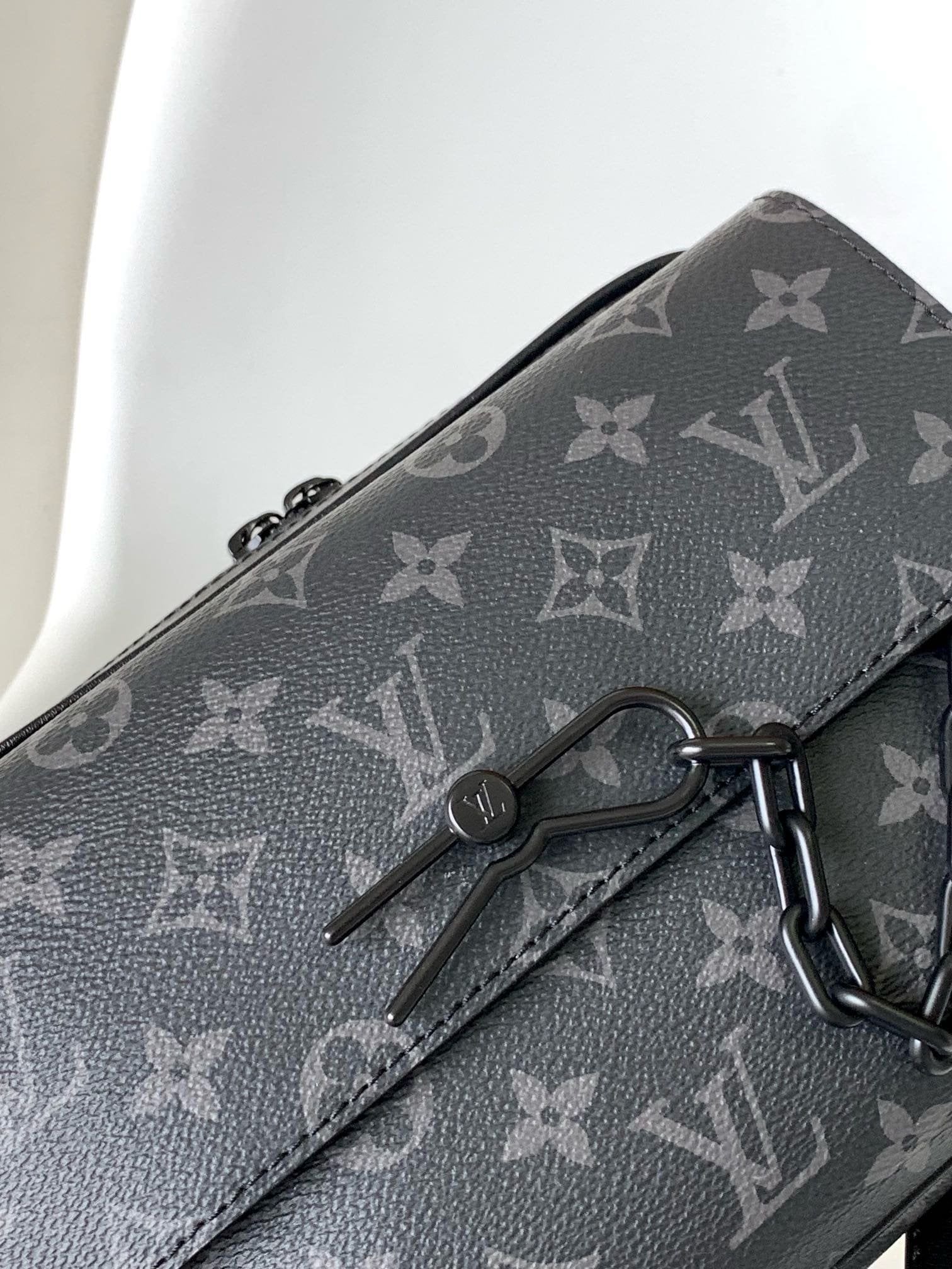 Louis Vuitton M46795 Steamer Messenger