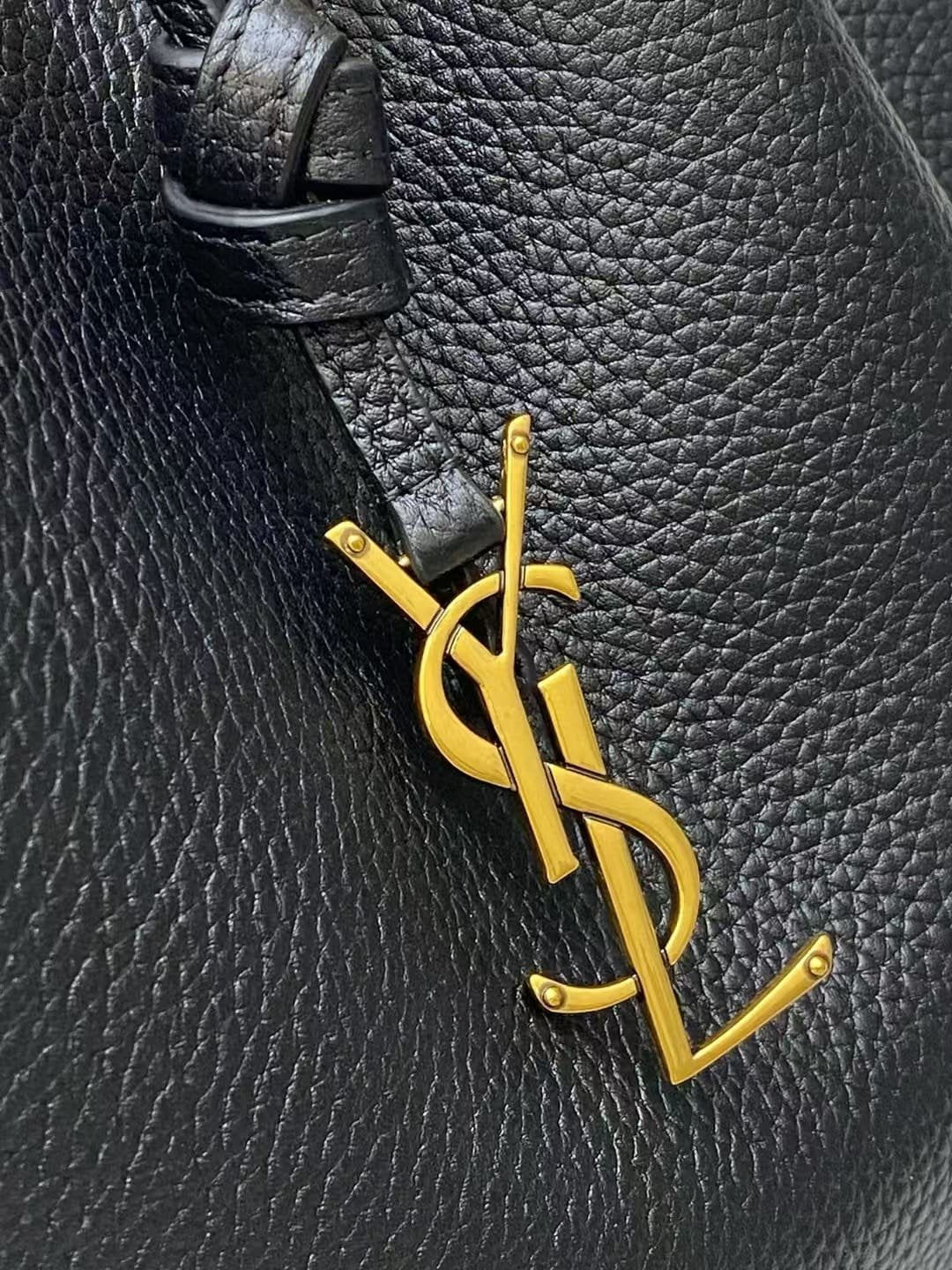Saint Laurent PARIS VII small hobo in grained leather