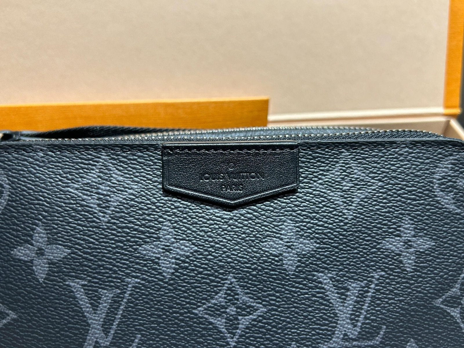 Louis Vuitton M80741 Alpha Wearable Wallet