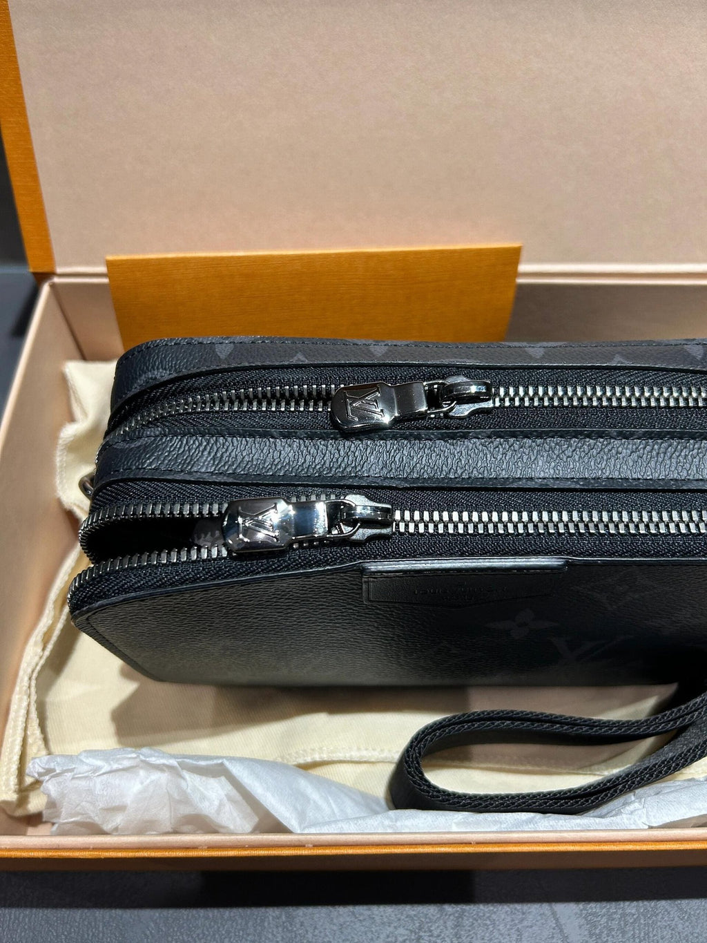 Louis Vuitton M80741 Alpha Wearable Wallet
