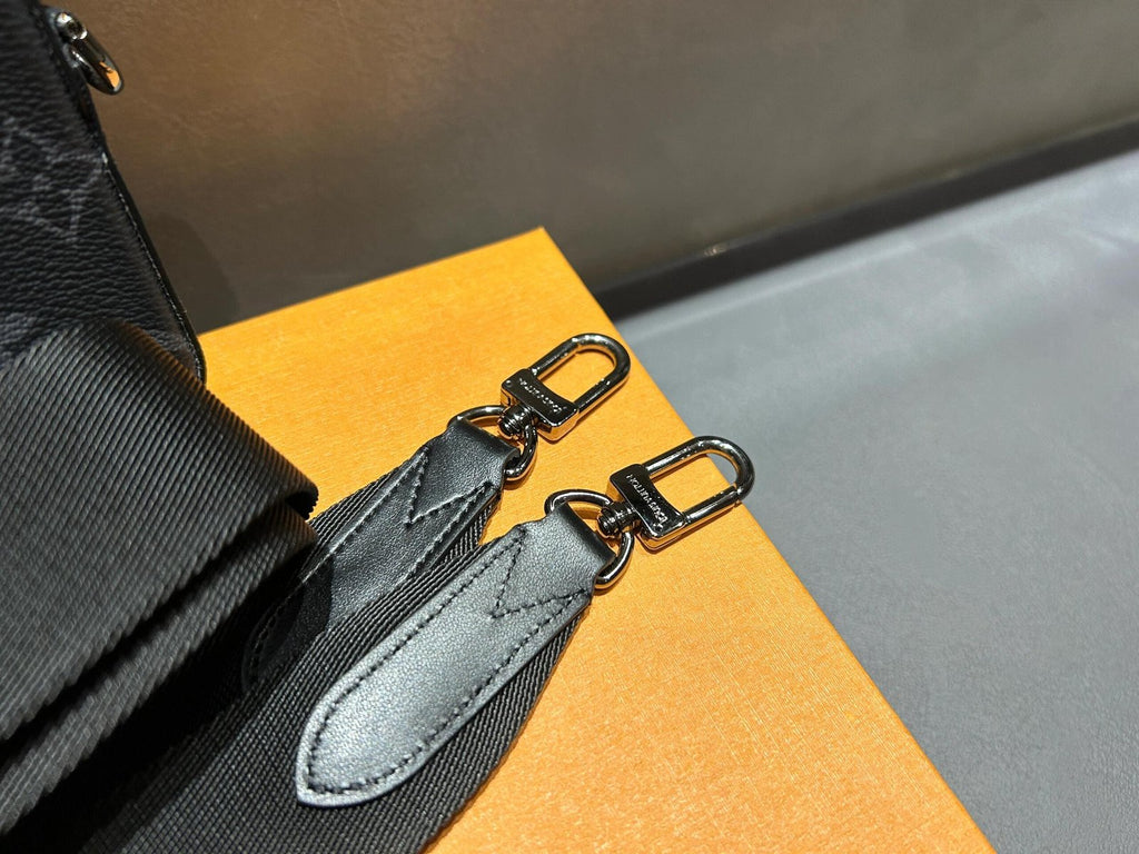 Louis Vuitton M80741 Alpha Wearable Wallet