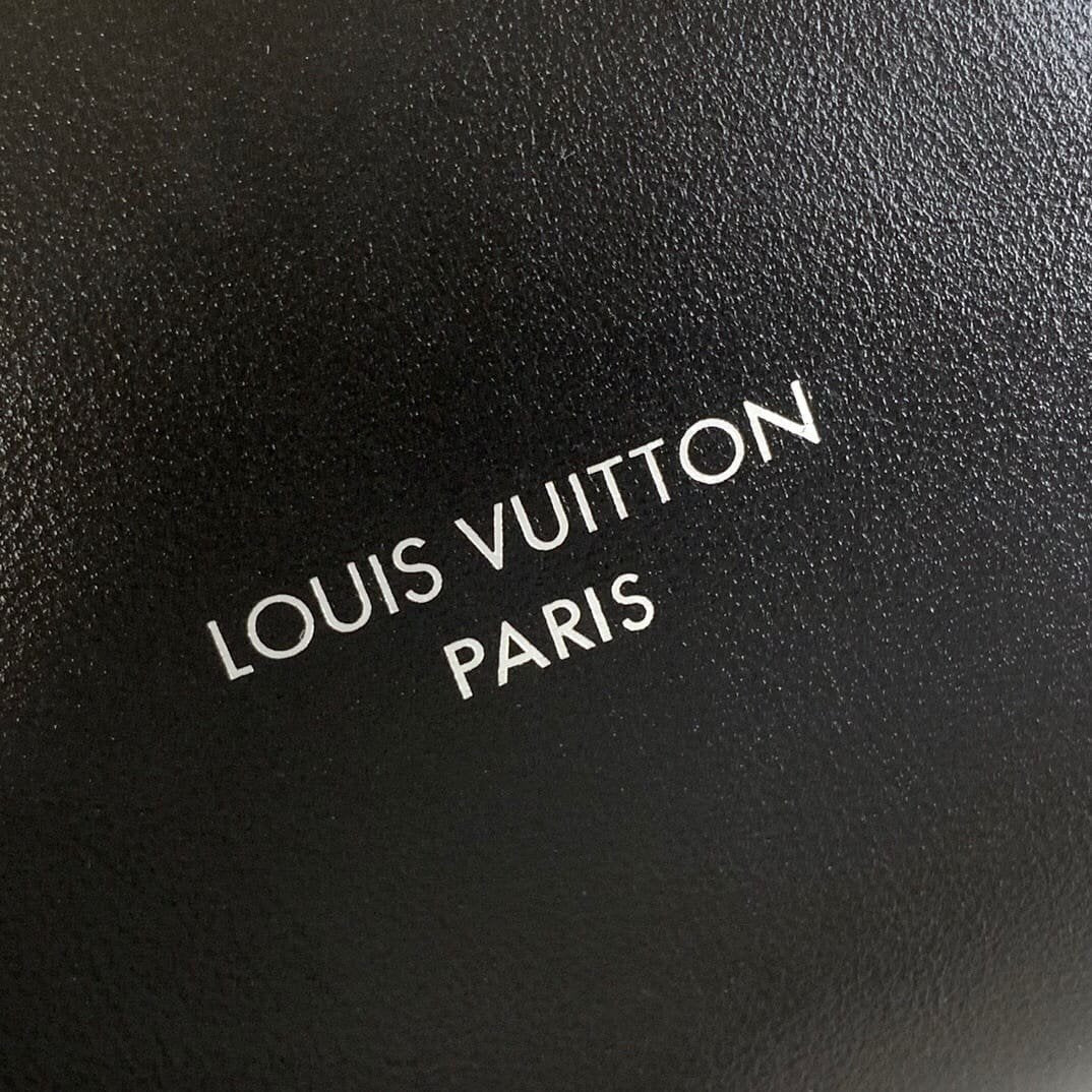 Louis Vuitton M13105 LV x TM CarryAll Vibe MM