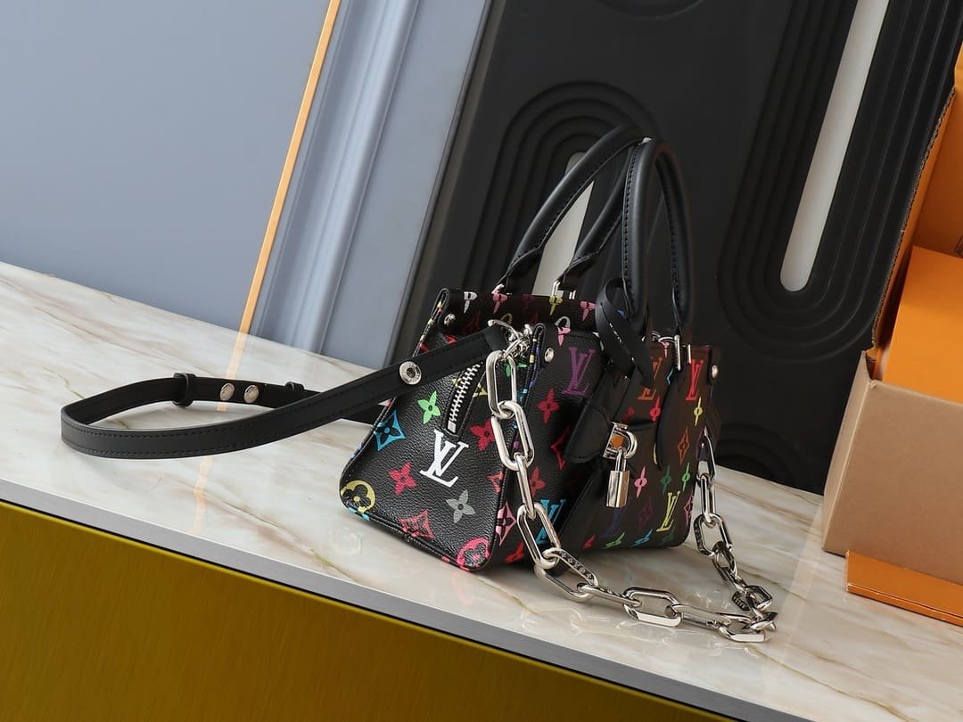 Louis Vuitton M13260 LV x TM OnTheGo East West Chain