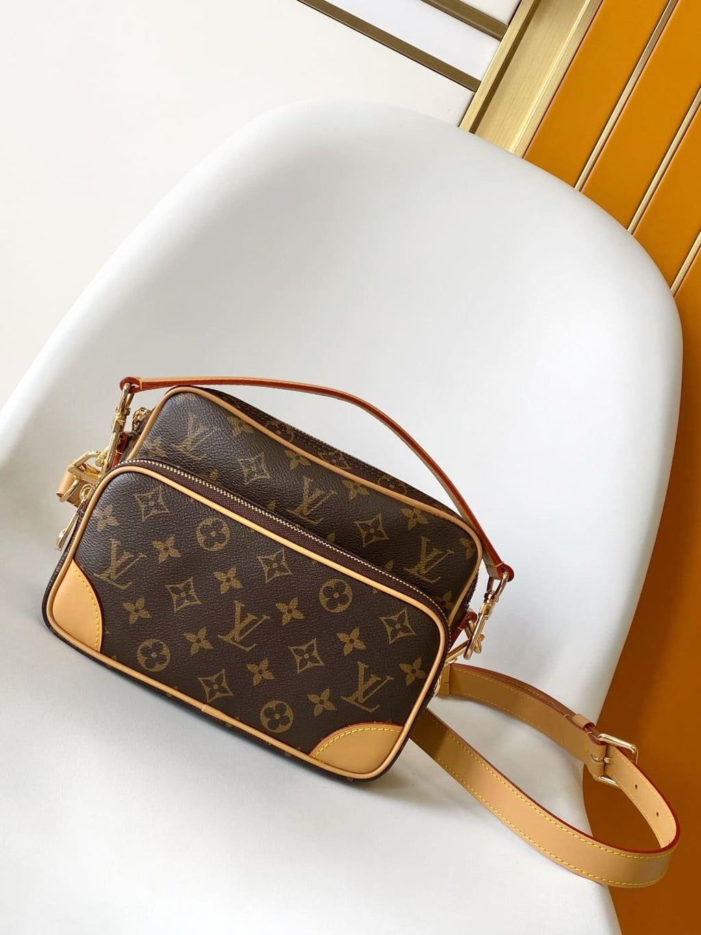 Louis Vuitton M14016 Nil