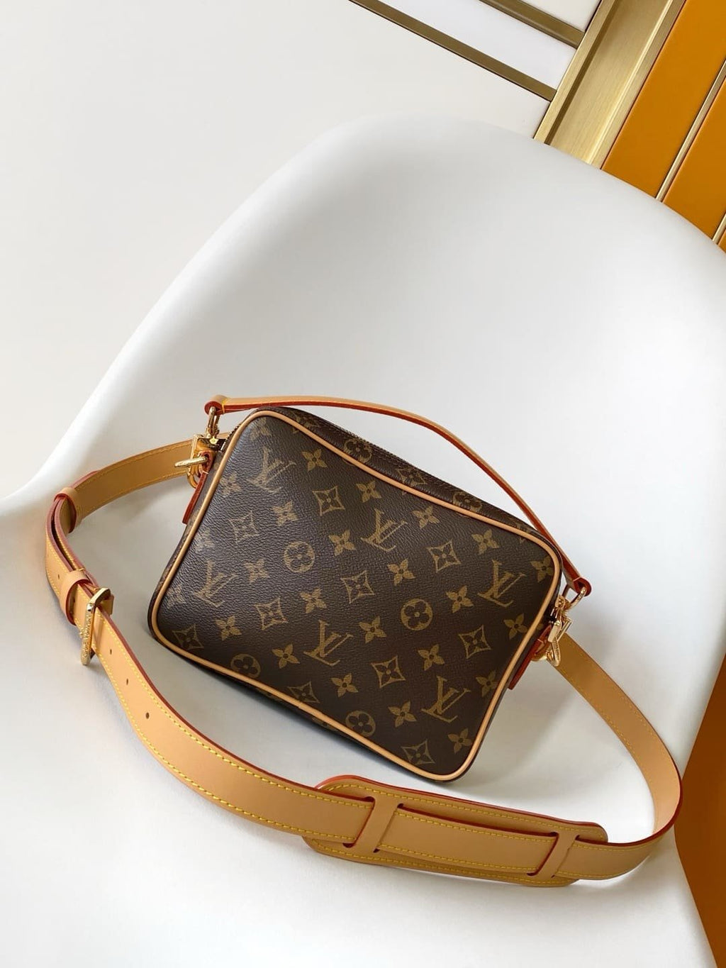 Louis Vuitton M14016 Nil