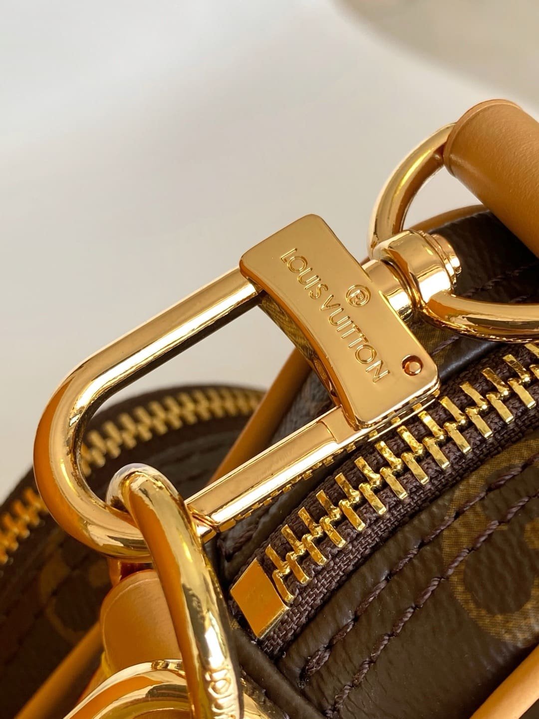 Louis Vuitton M14016 Nil