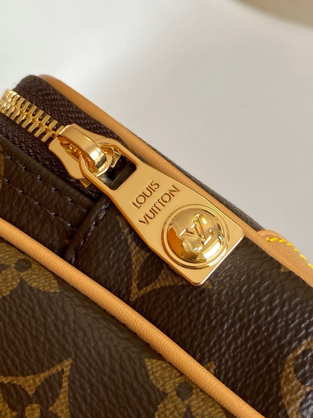 Louis Vuitton M14016 Nil