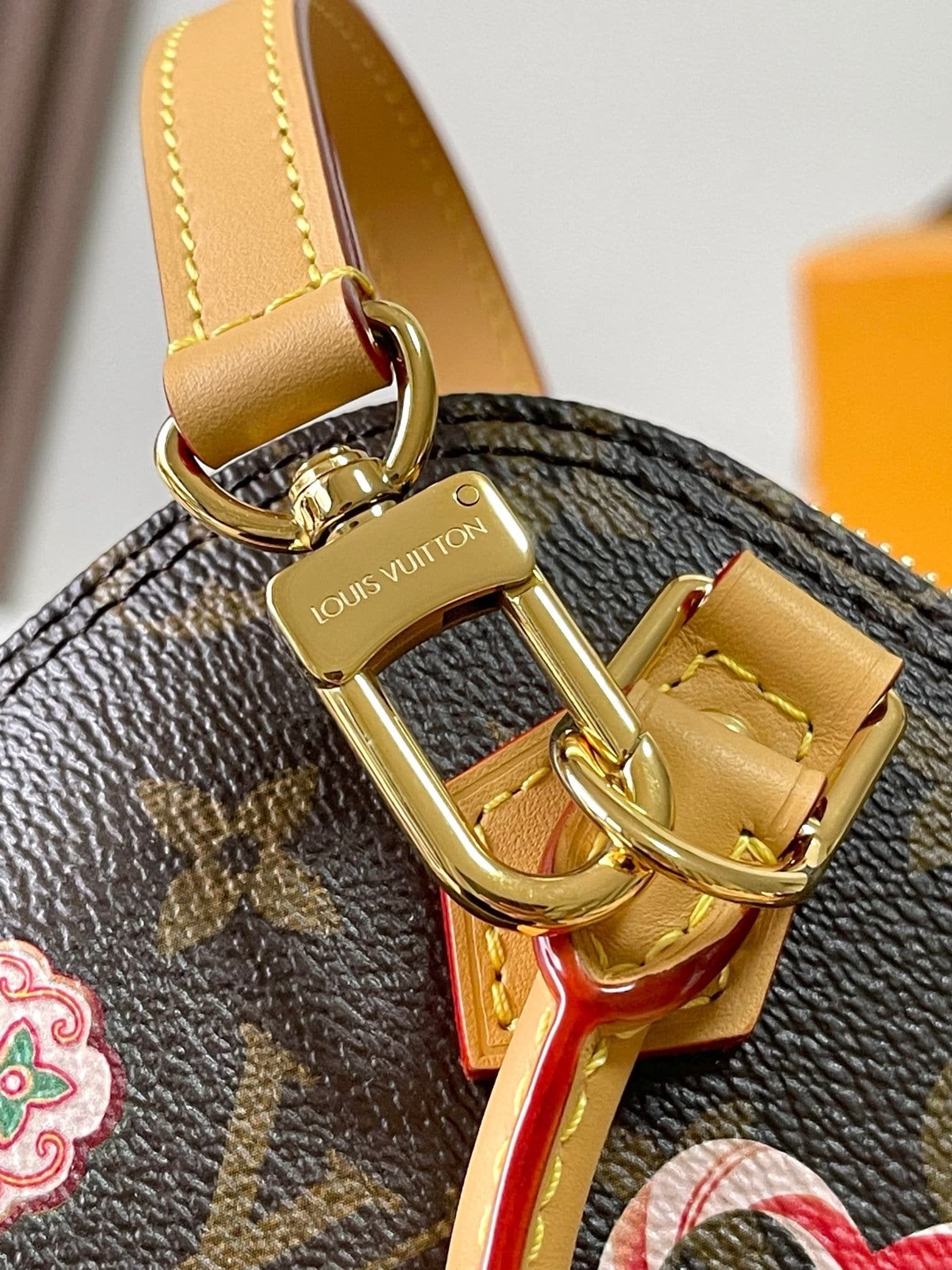 Louis Vuitton M12199 Nano Alma