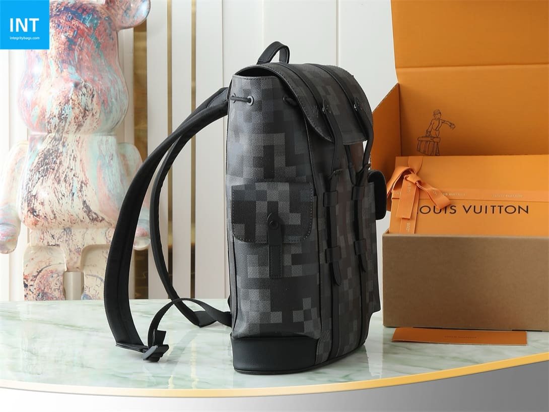 Louis Vuitton M14952 Christopher MM