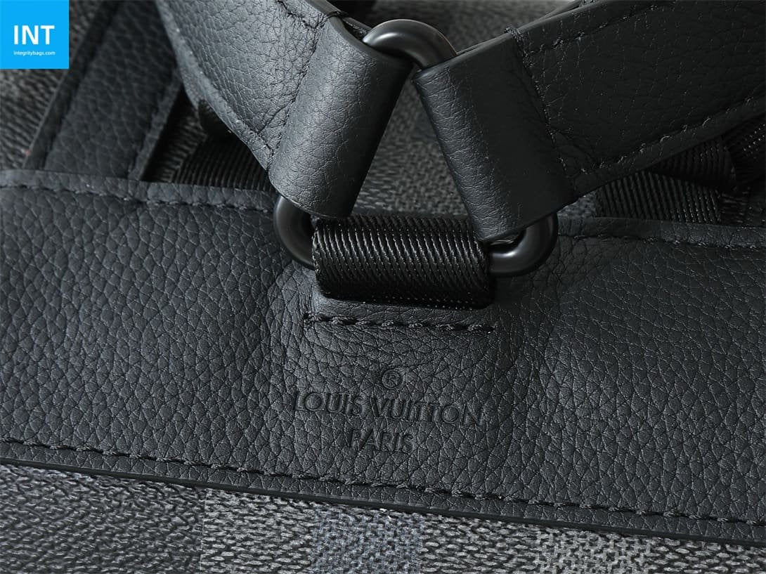 Louis Vuitton M14952 Christopher MM