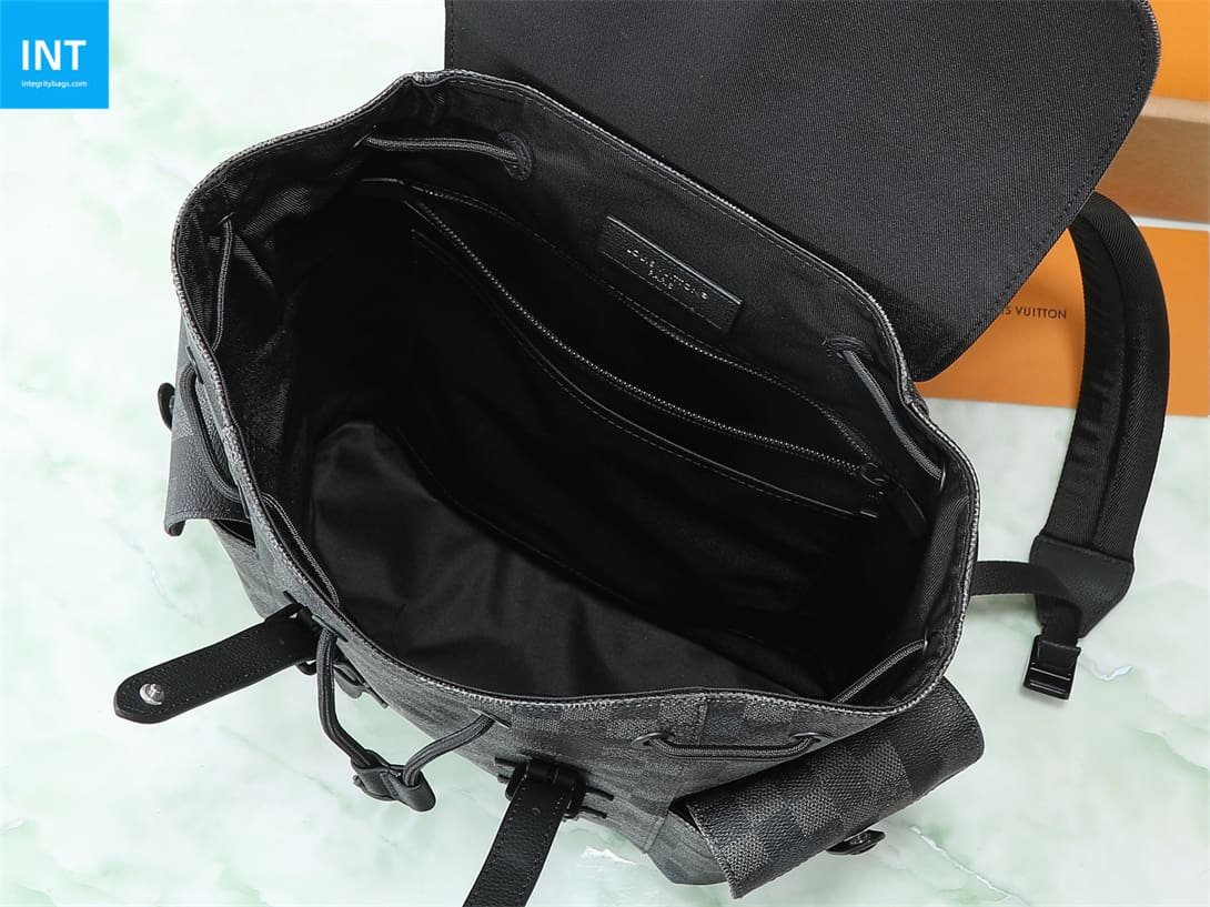 Louis Vuitton M14952 Christopher MM