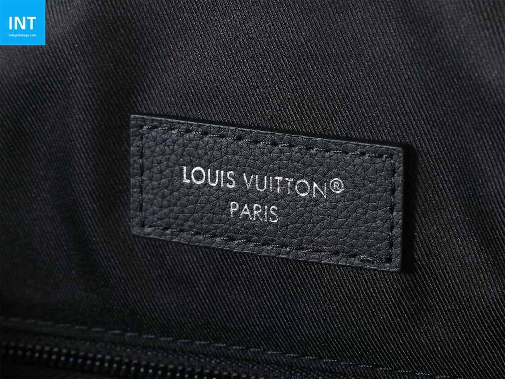 Louis Vuitton M14952 Christopher MM