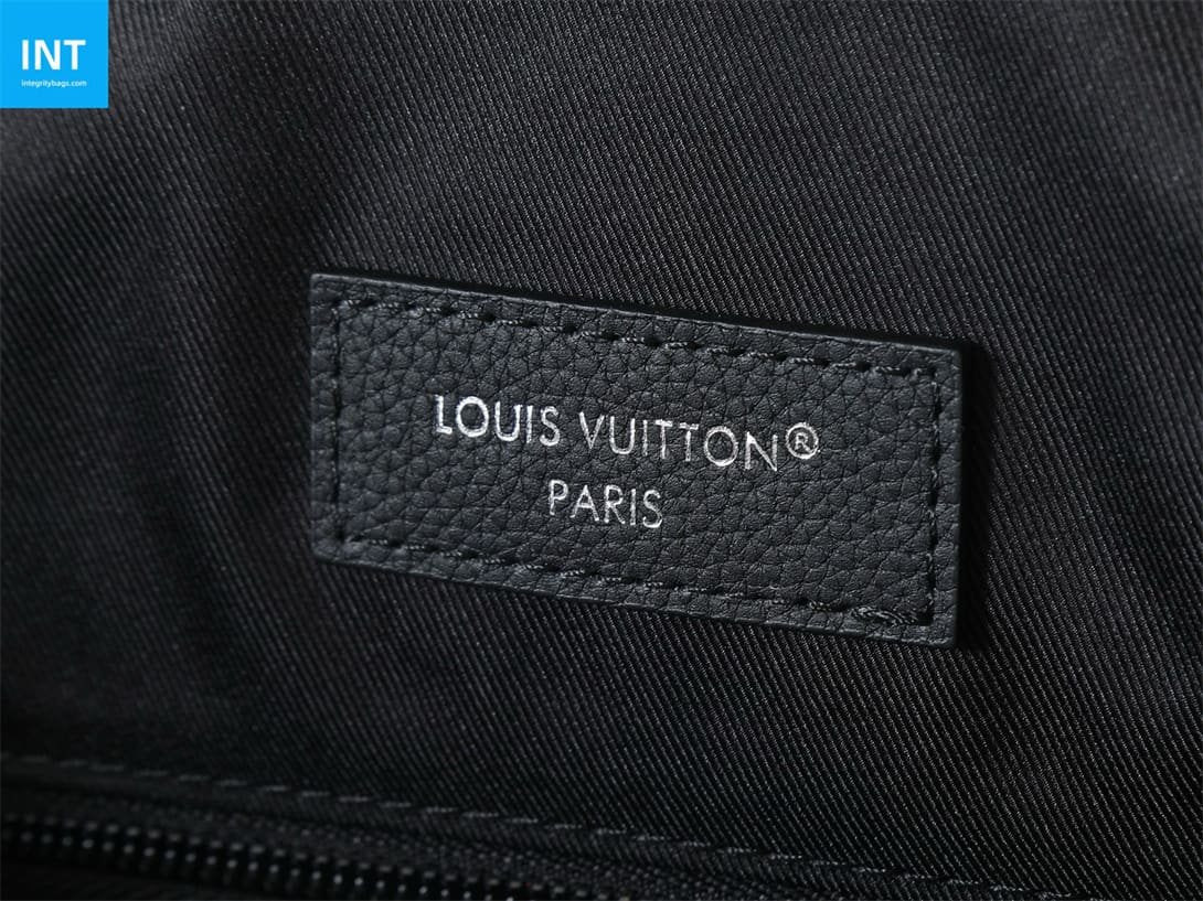 Louis Vuitton M14952 Christopher MM