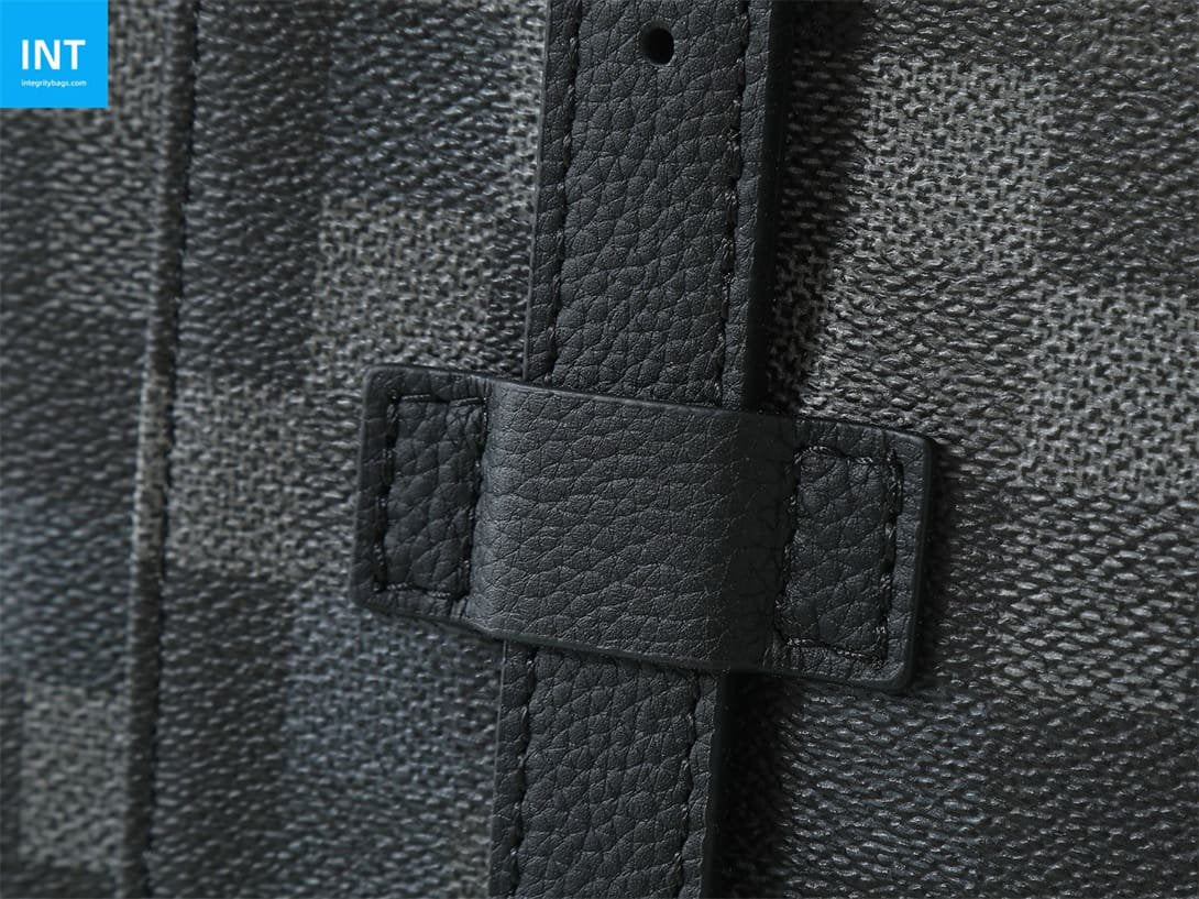 Louis Vuitton M14952 Christopher MM