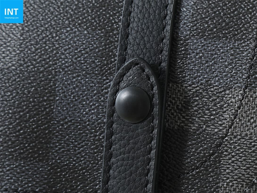Louis Vuitton M14952 Christopher MM