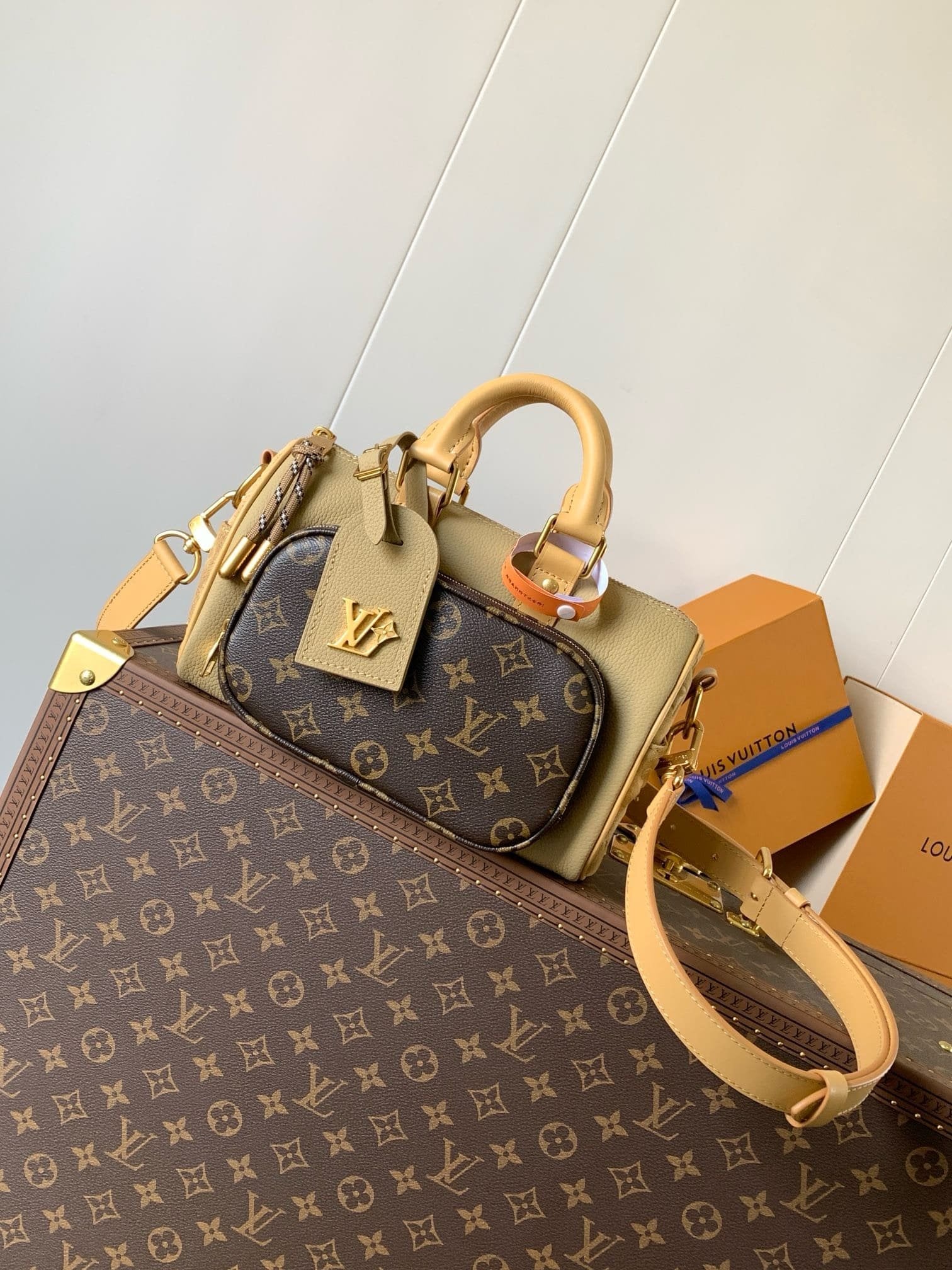 Louis Vuitton M12627 Keepall Bandoulière 25