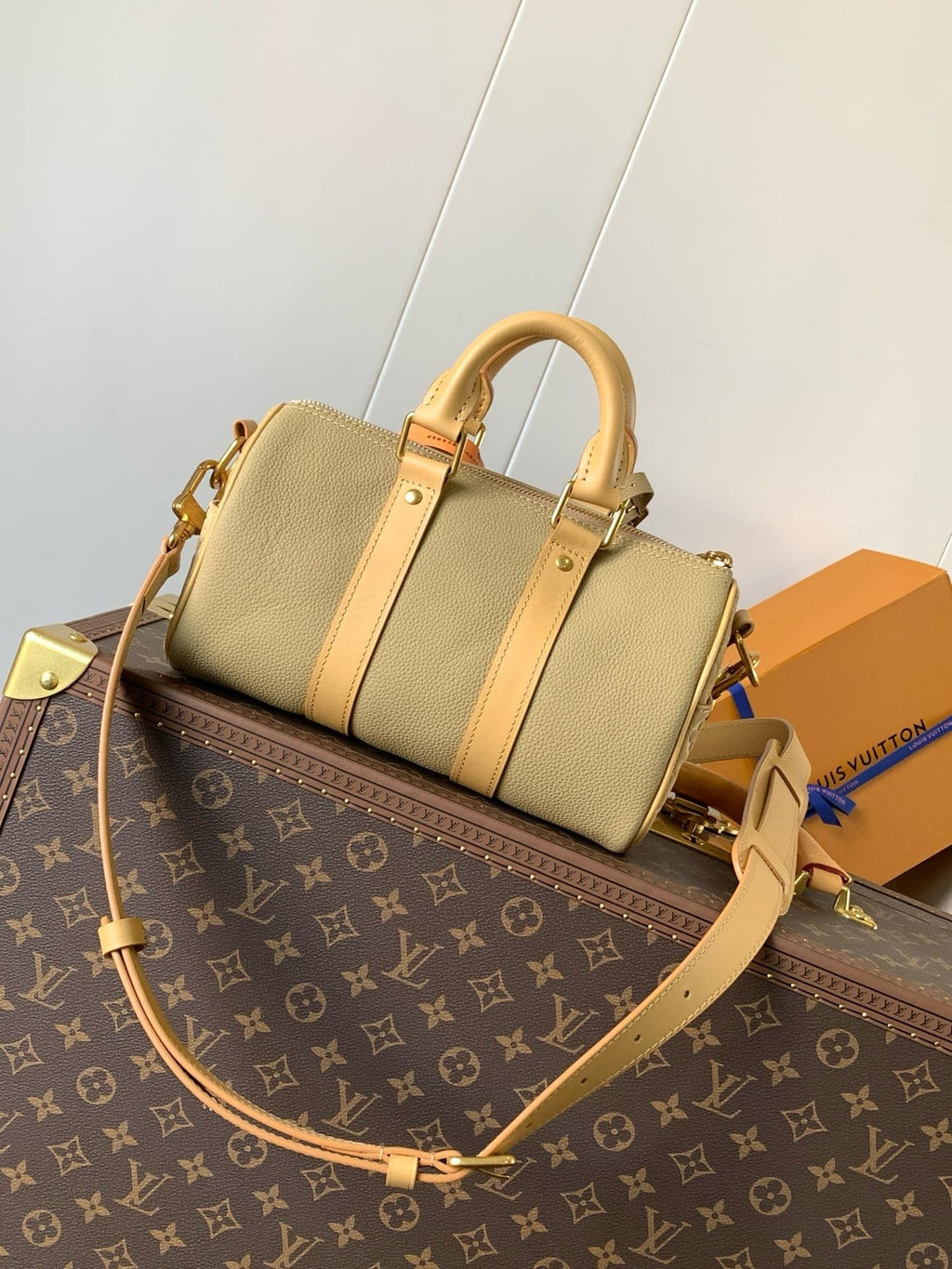 Louis Vuitton M12627 Keepall Bandoulière 25