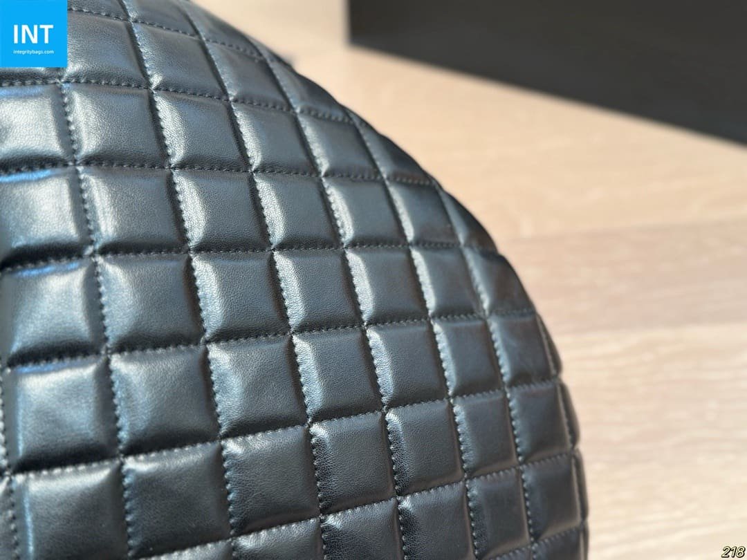 Saint Laurent ICARE hobo in quilted nappa