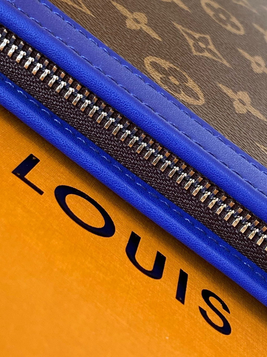 Louis Vuitton M12819 Pochette Voyage MM