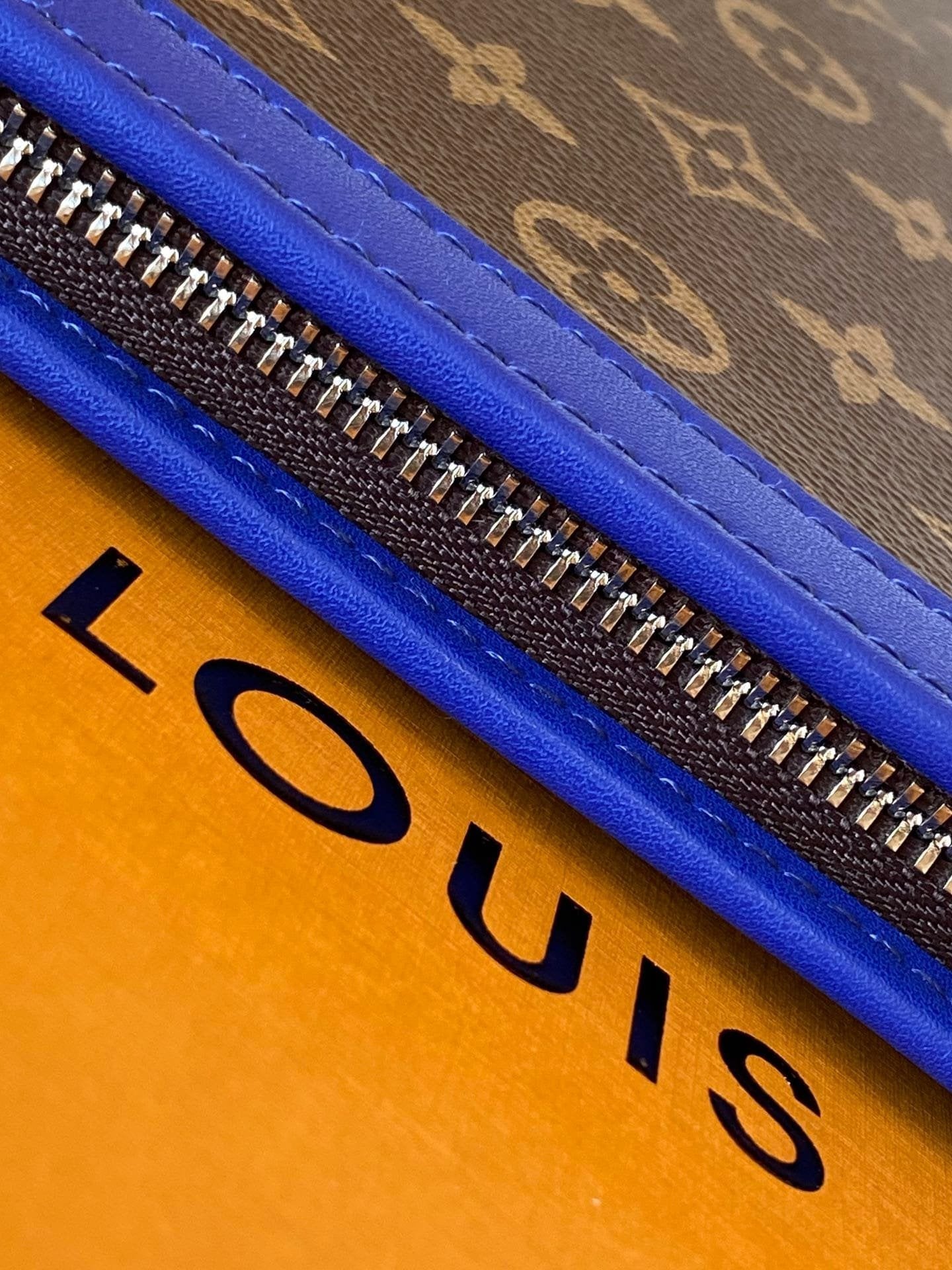Louis Vuitton M12819 Pochette Voyage MM