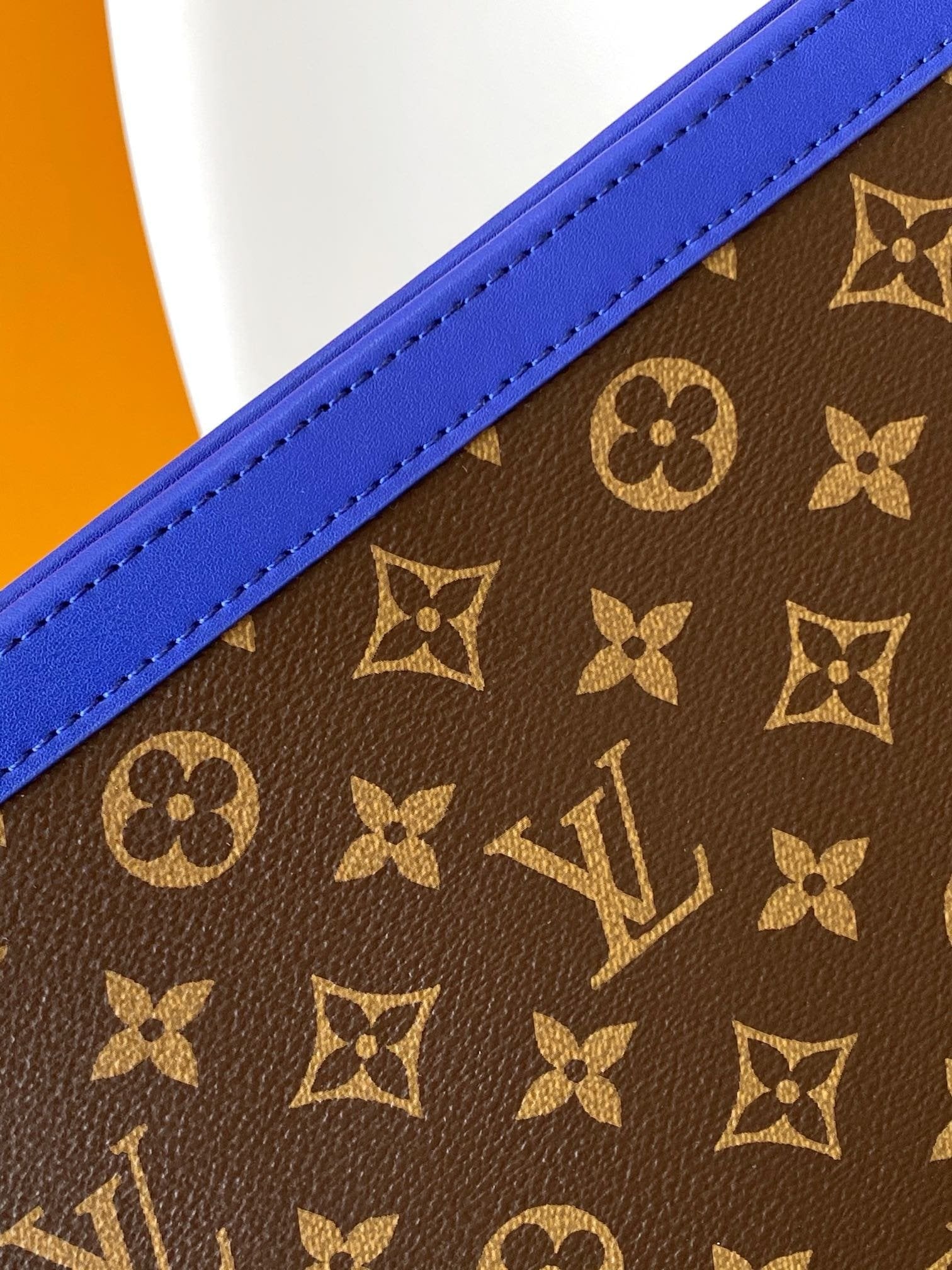 Louis Vuitton M12819 Pochette Voyage MM