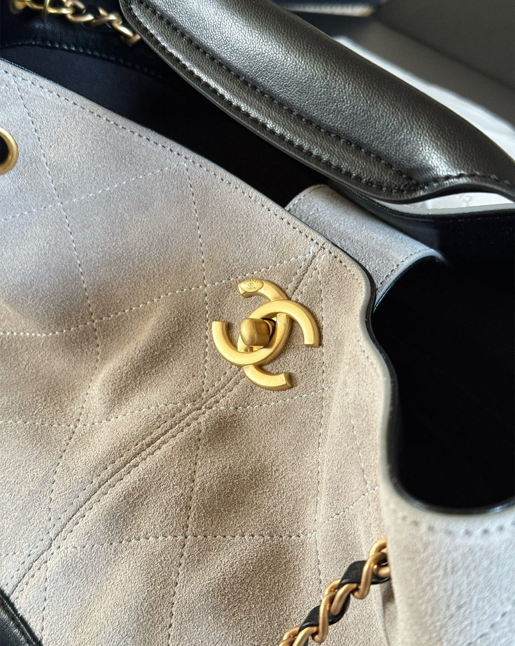 Chanel 25 Shopping Bag