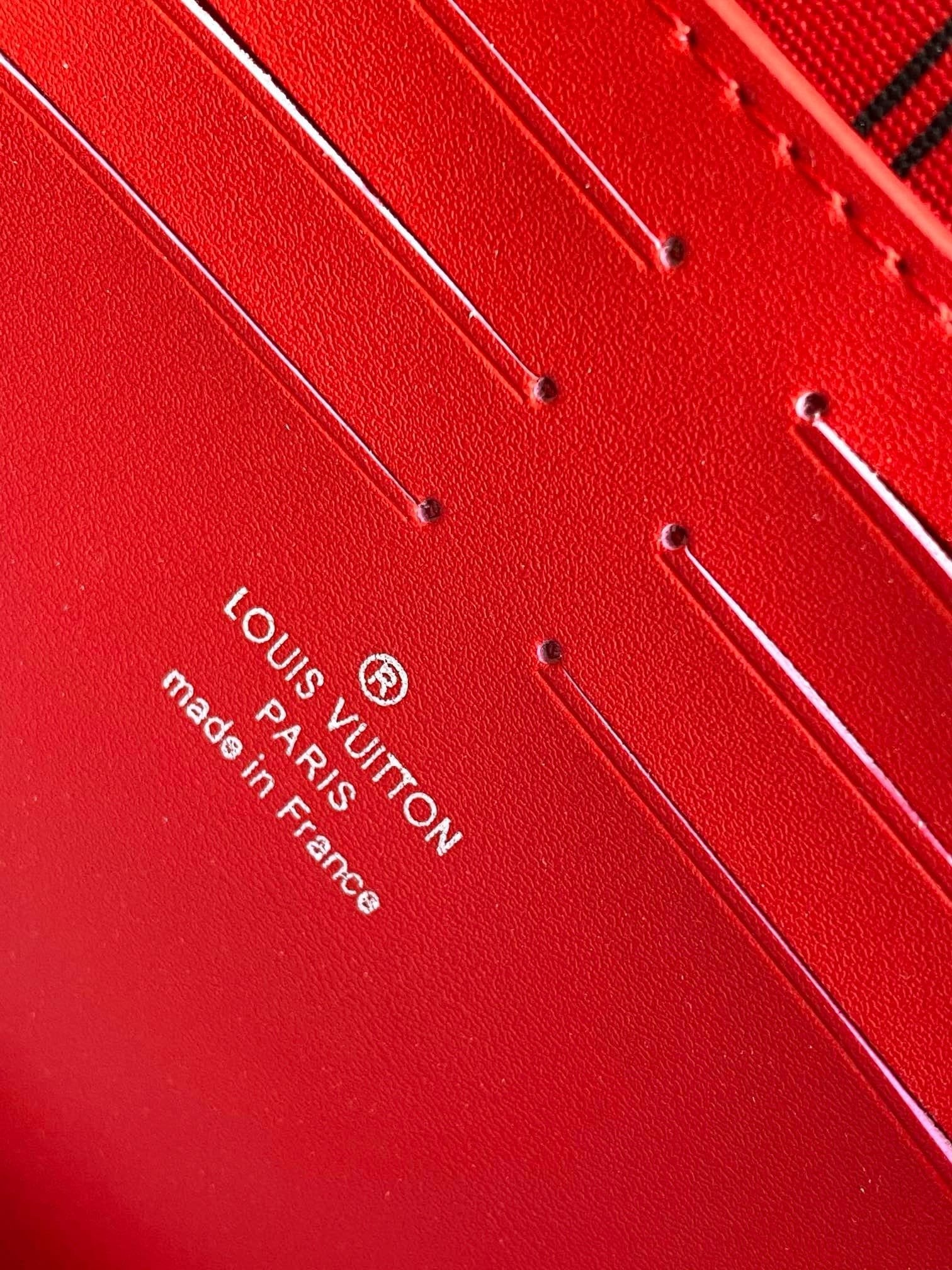 Louis Vuitton M12817 Pochette Voyage MM
