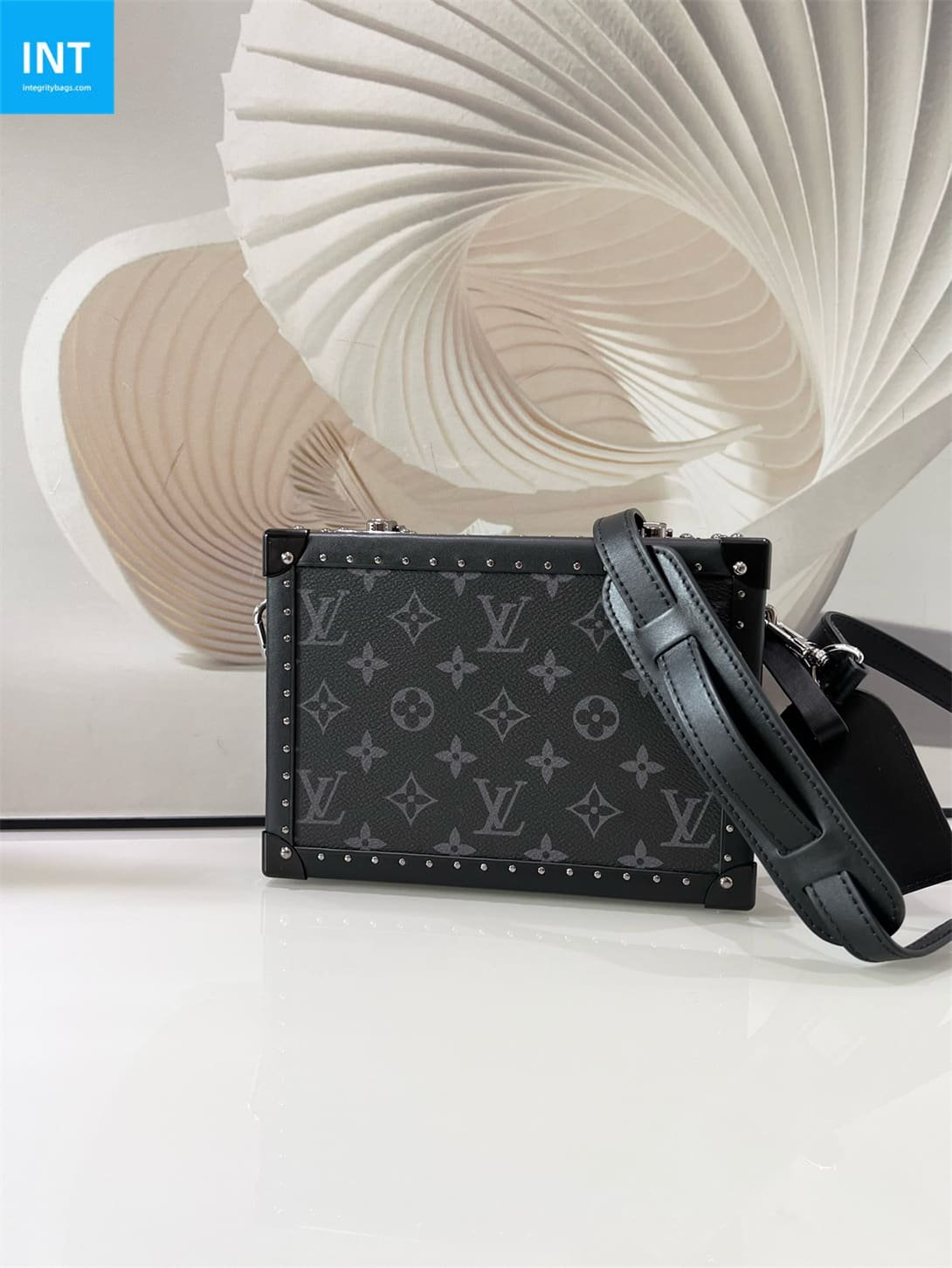 Louis Vuitton M20251 CLUTCH BOX Portable Hard Case