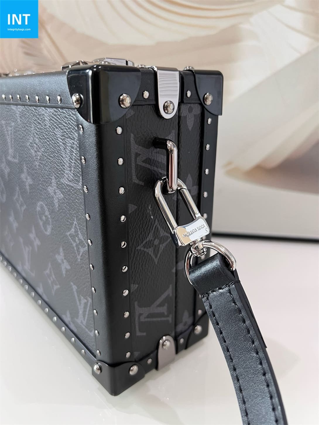 Louis Vuitton M20251 CLUTCH BOX Portable Hard Case