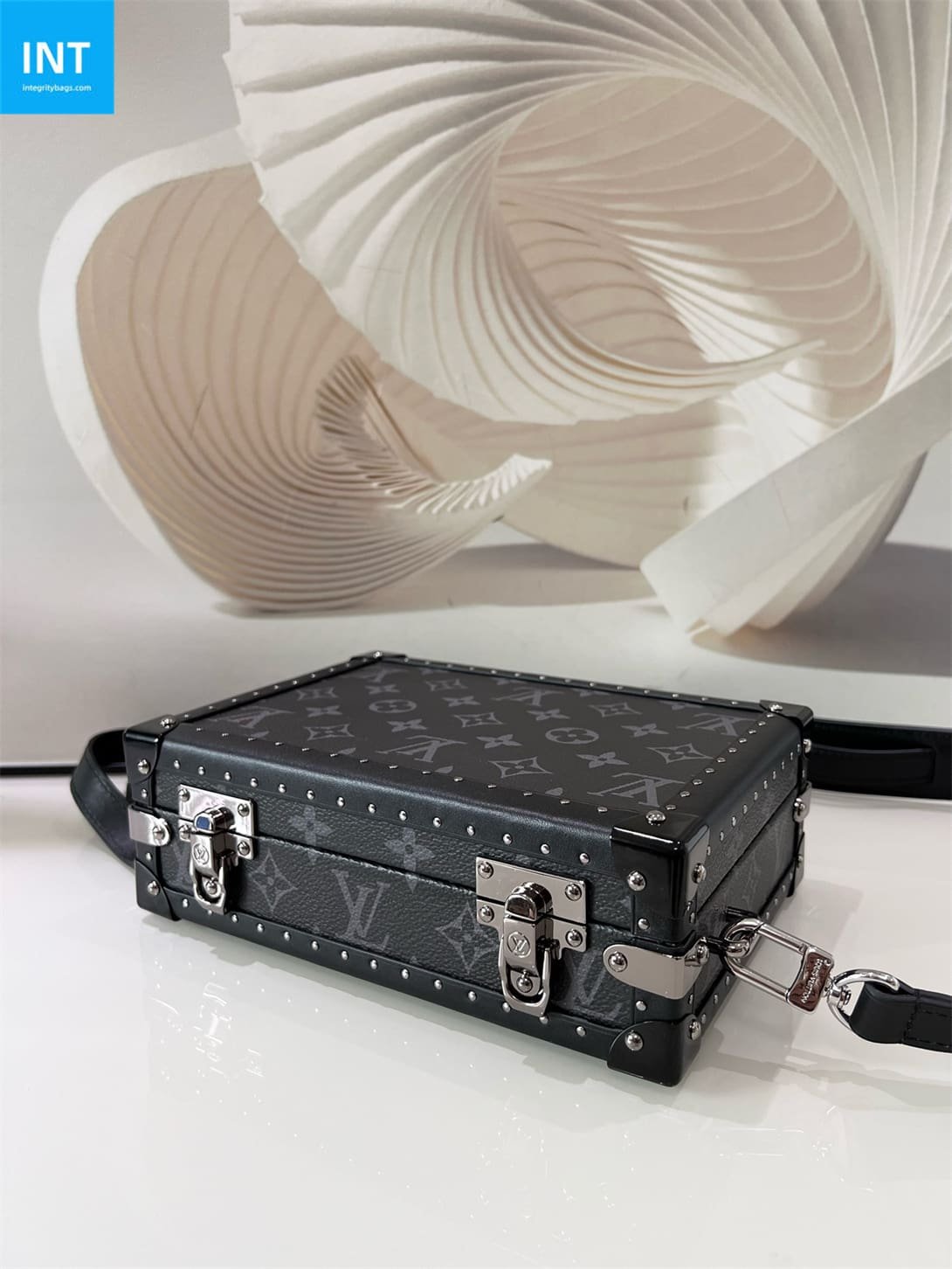 Louis Vuitton M20251 CLUTCH BOX Portable Hard Case