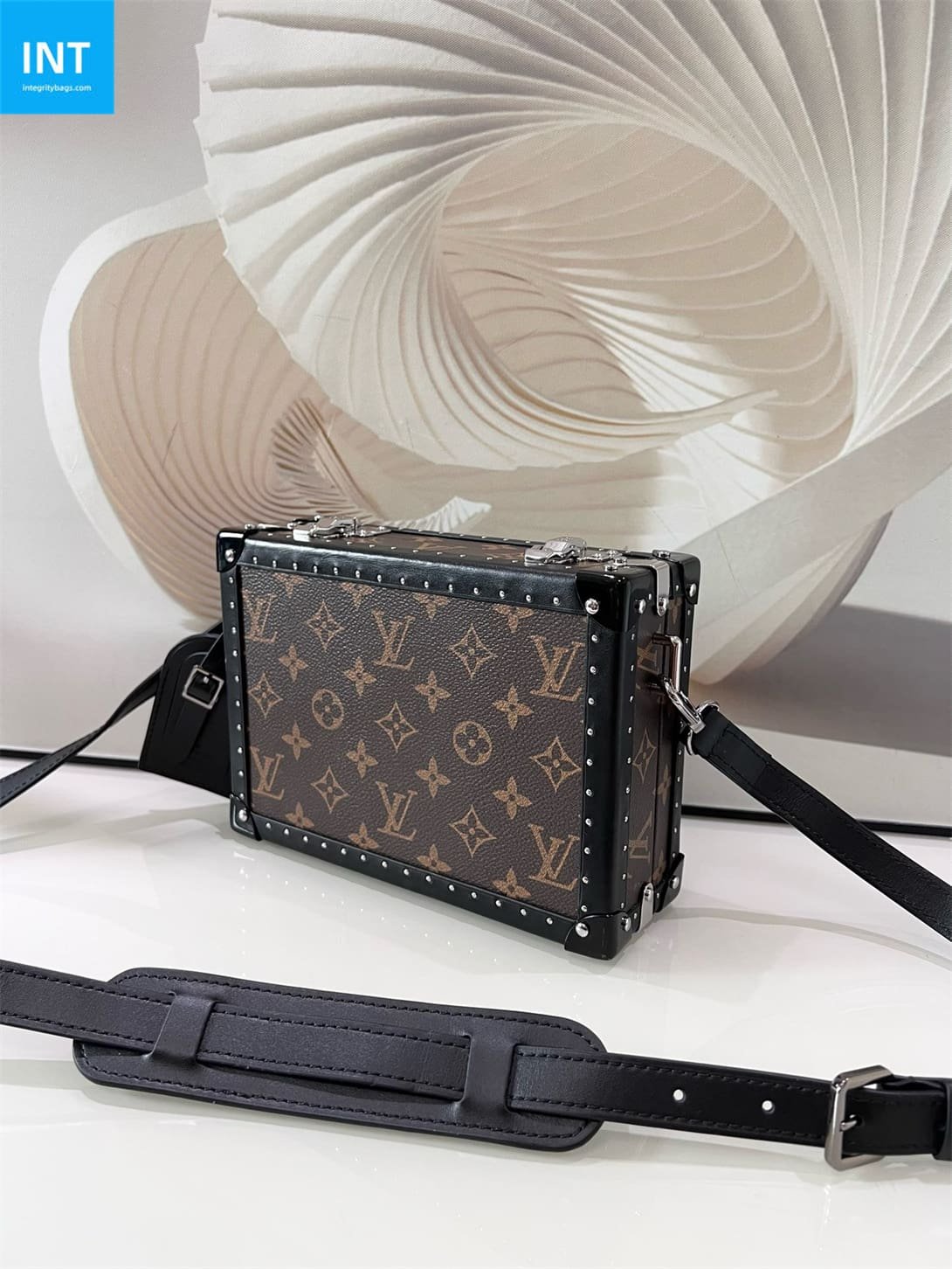 Louis Vuitton M20252 CLUTCH BOX Portable Hard Case