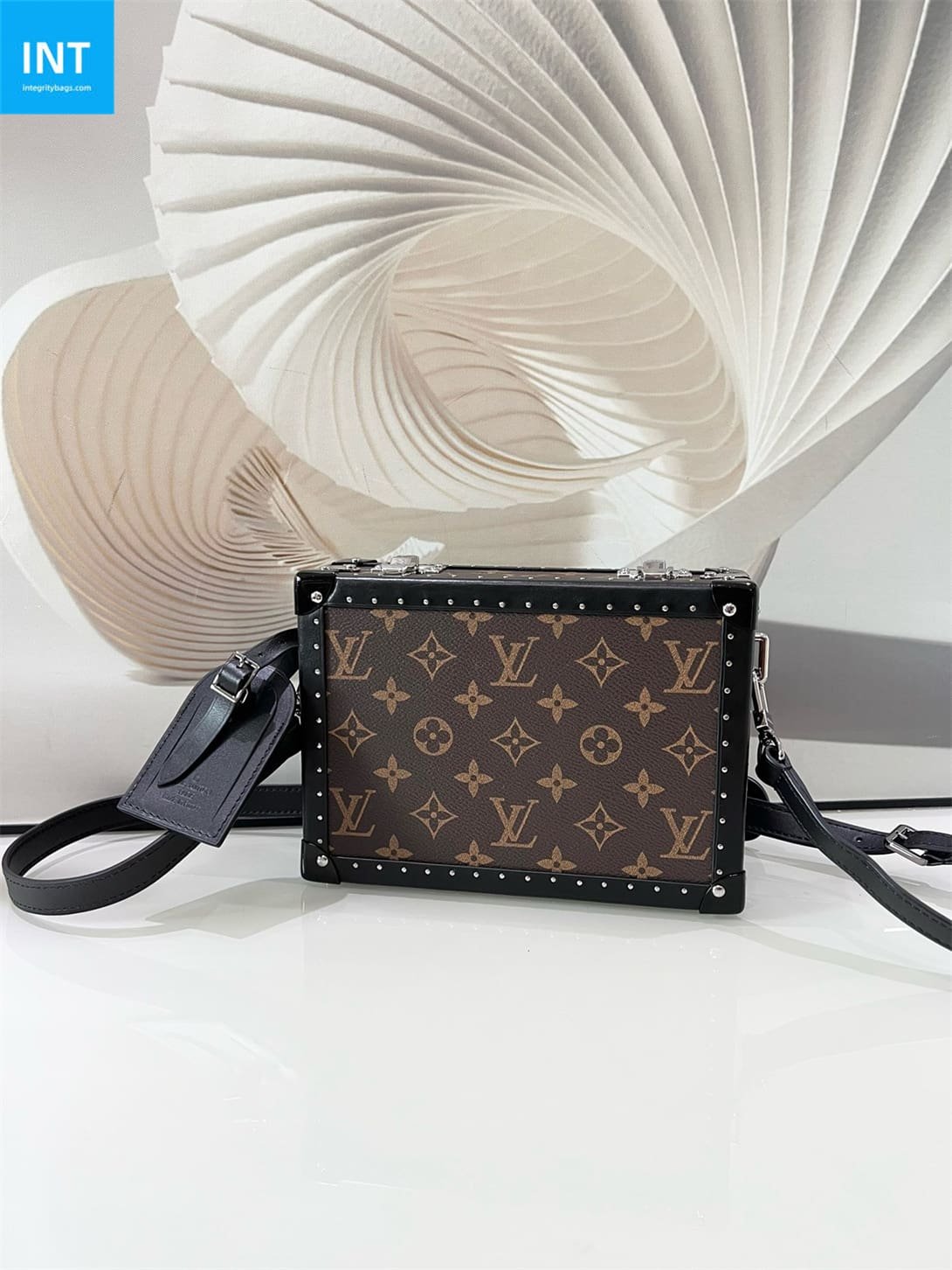 Louis Vuitton M20252 CLUTCH BOX Portable Hard Case