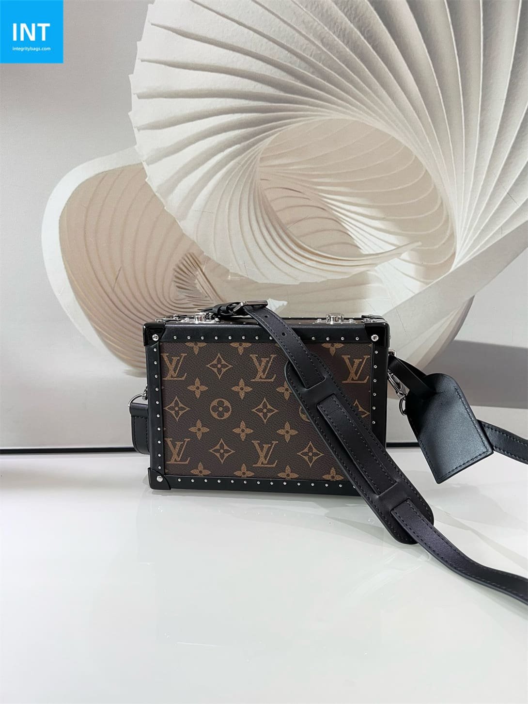 Louis Vuitton M20252 CLUTCH BOX Portable Hard Case