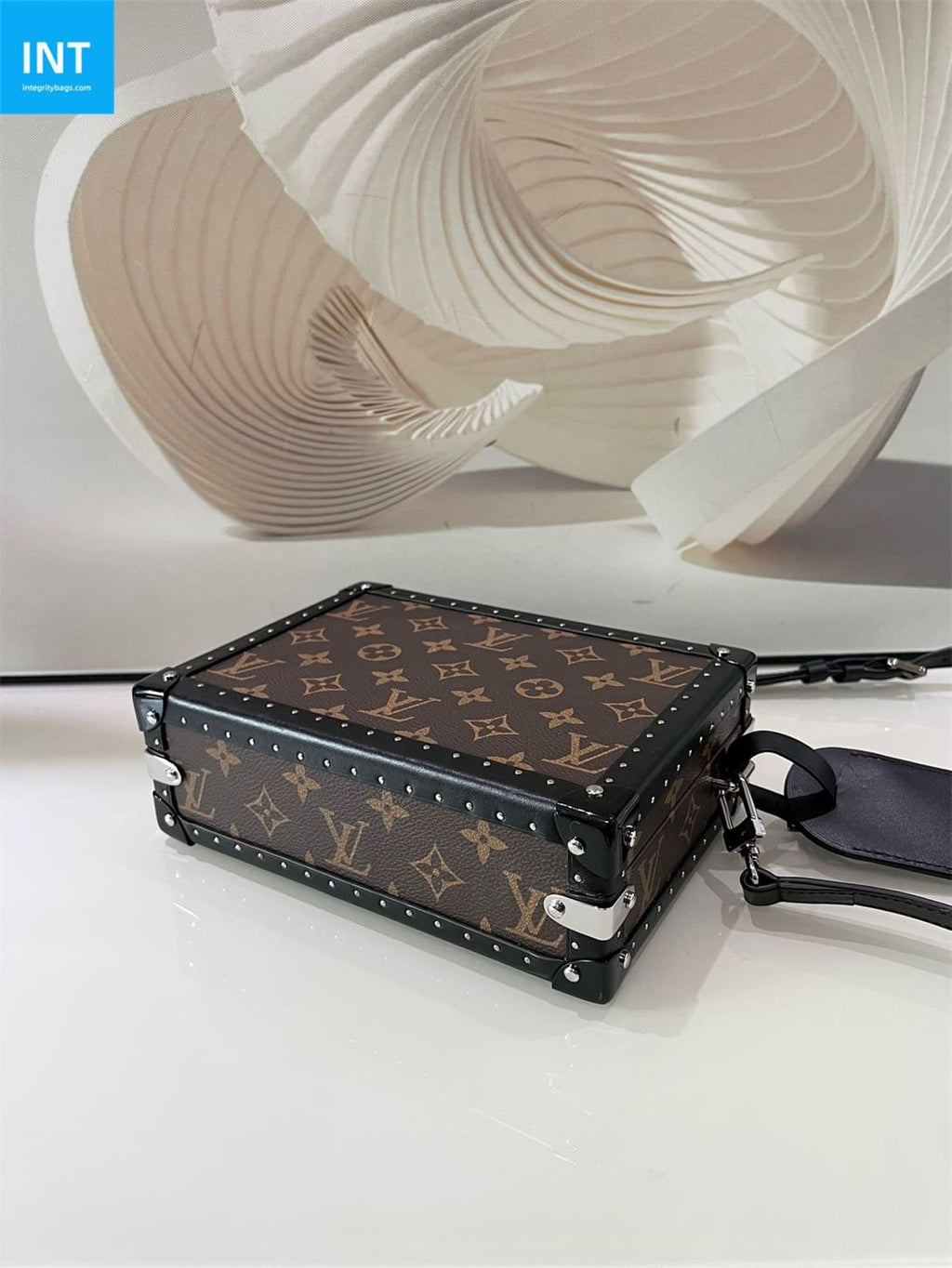 Louis Vuitton M20252 CLUTCH BOX Portable Hard Case