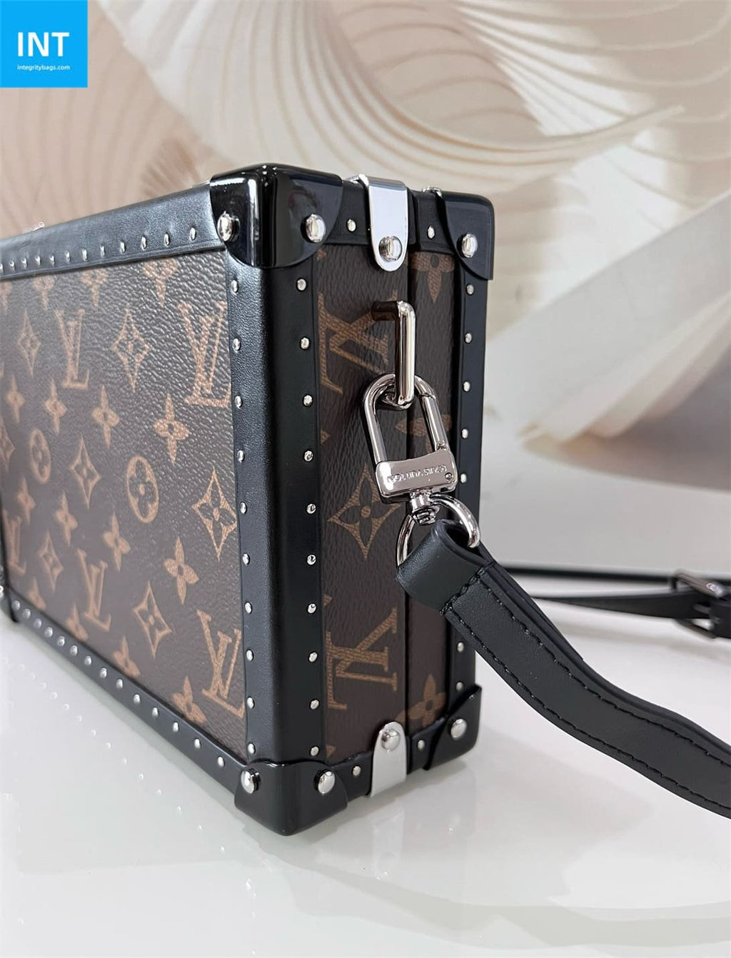 Louis Vuitton M20252 CLUTCH BOX Portable Hard Case