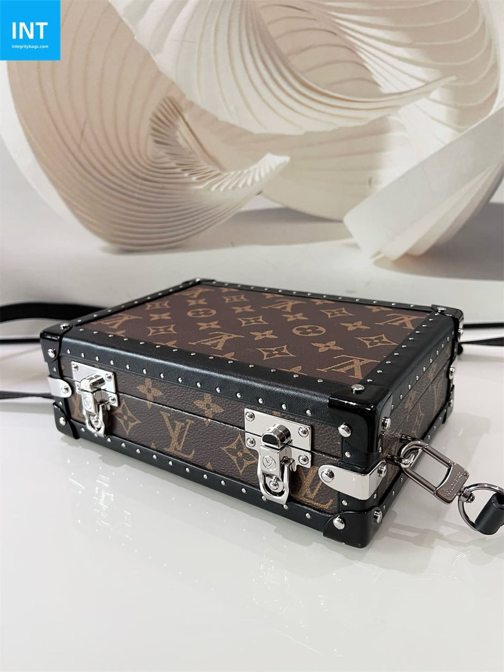 Louis Vuitton M20252 CLUTCH BOX Portable Hard Case
