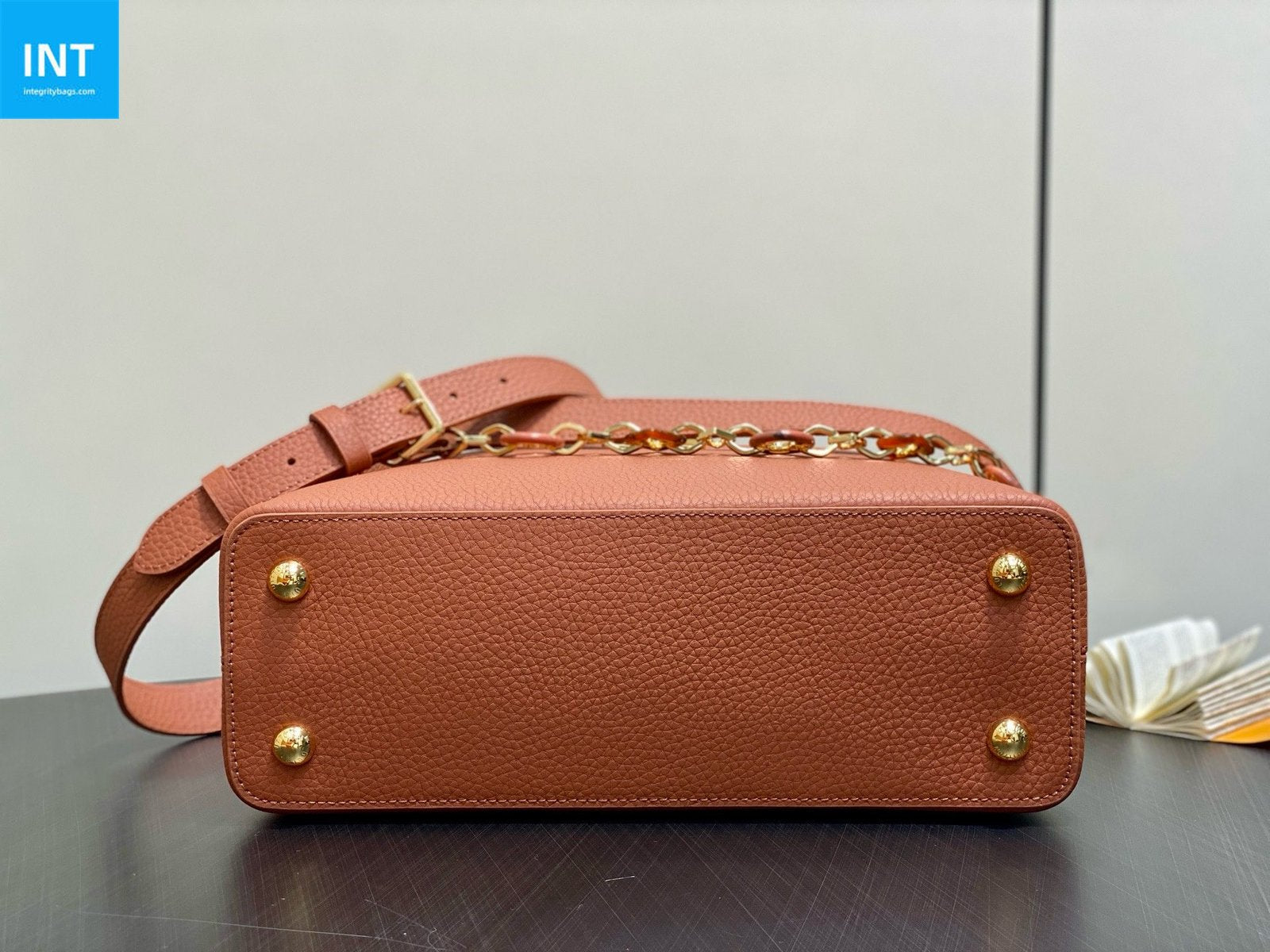 Louis Vuitton M14381 Capucines MM