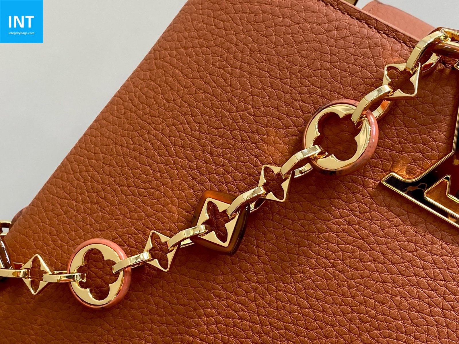 Louis Vuitton M14381 Capucines MM