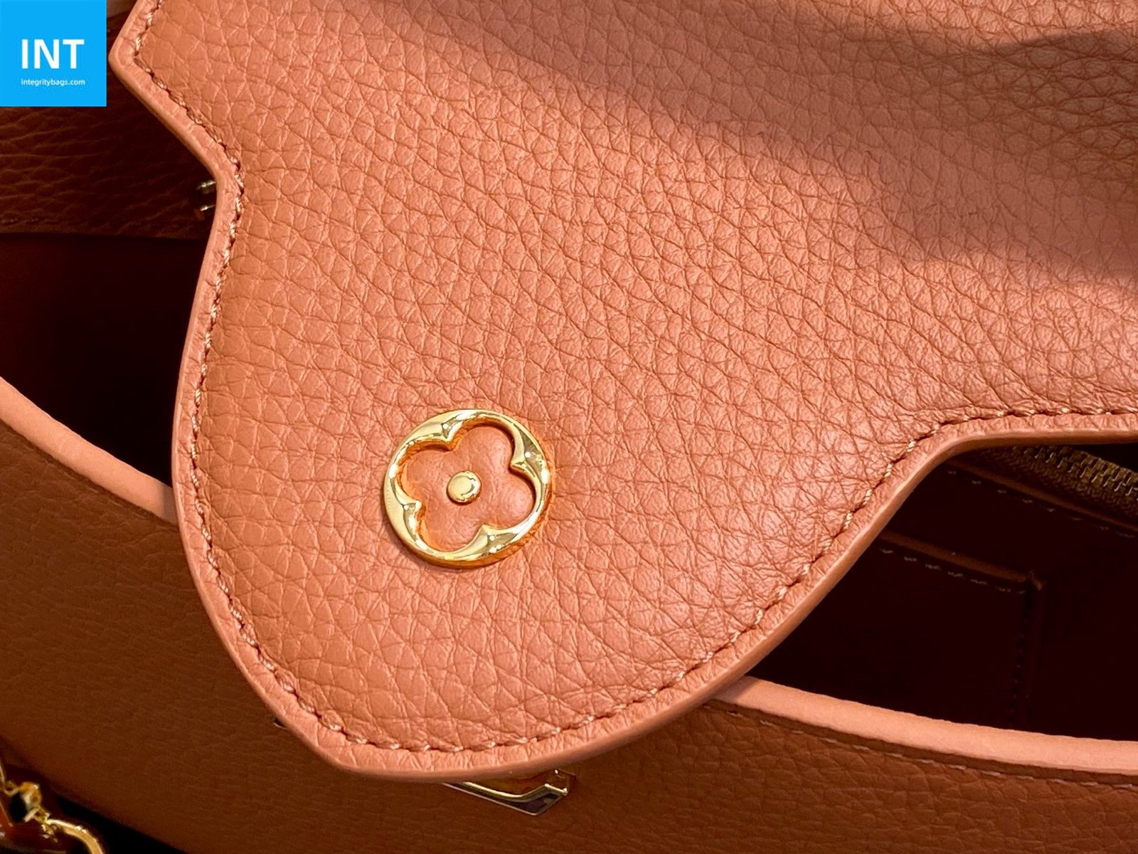 Louis Vuitton M14381 Capucines MM