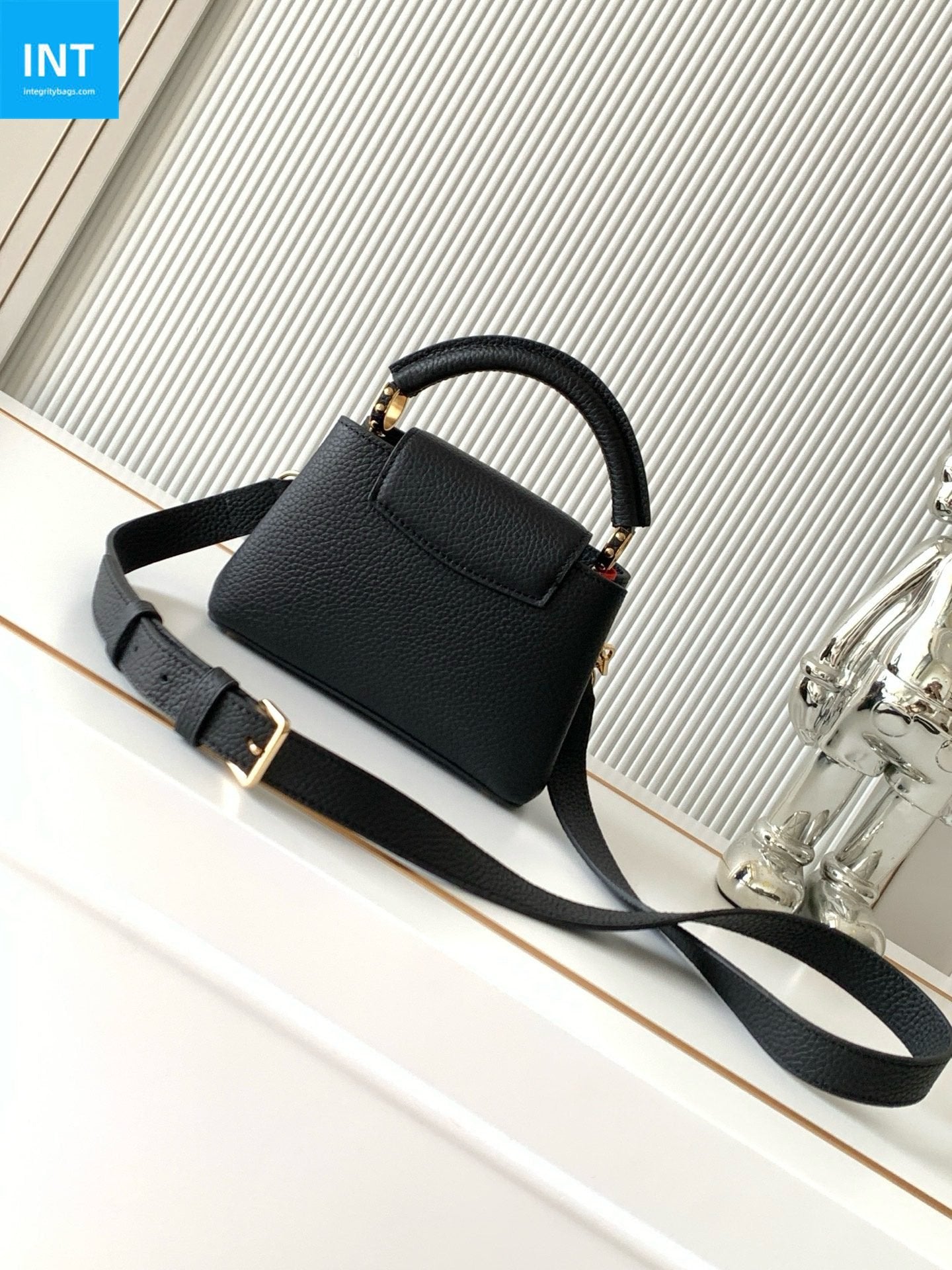 Louis Vuitton M14970 Capucines BB