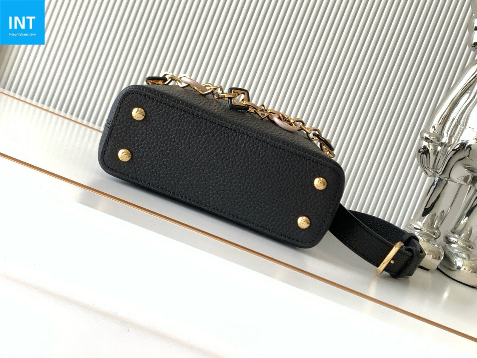 Louis Vuitton M14970 Capucines BB