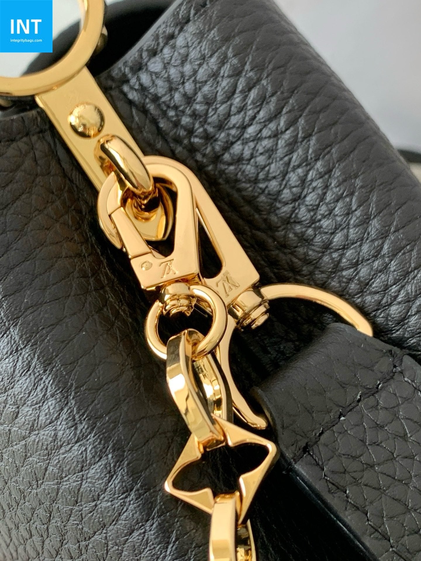 Louis Vuitton M14970 Capucines BB