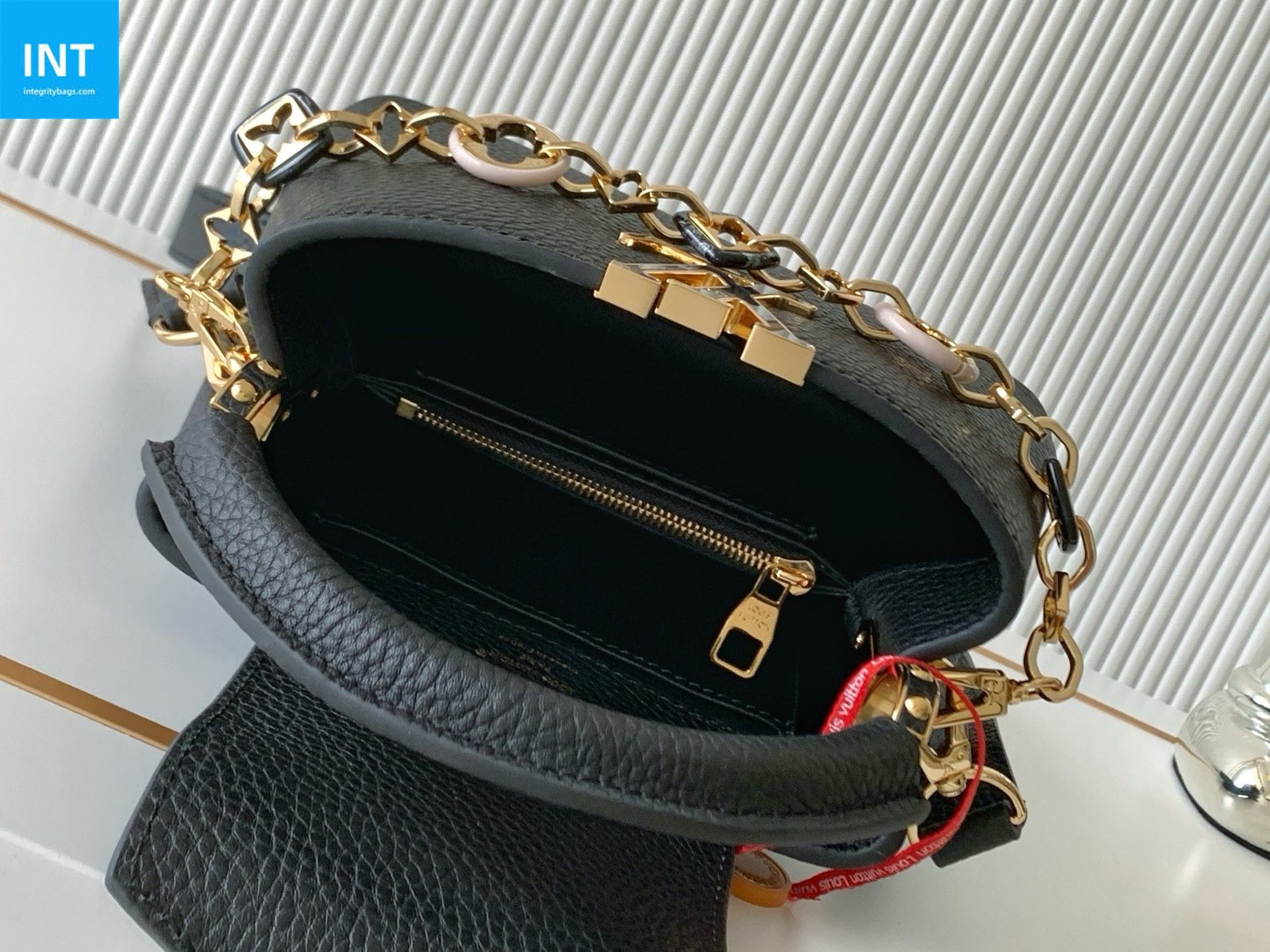 Louis Vuitton M14970 Capucines BB