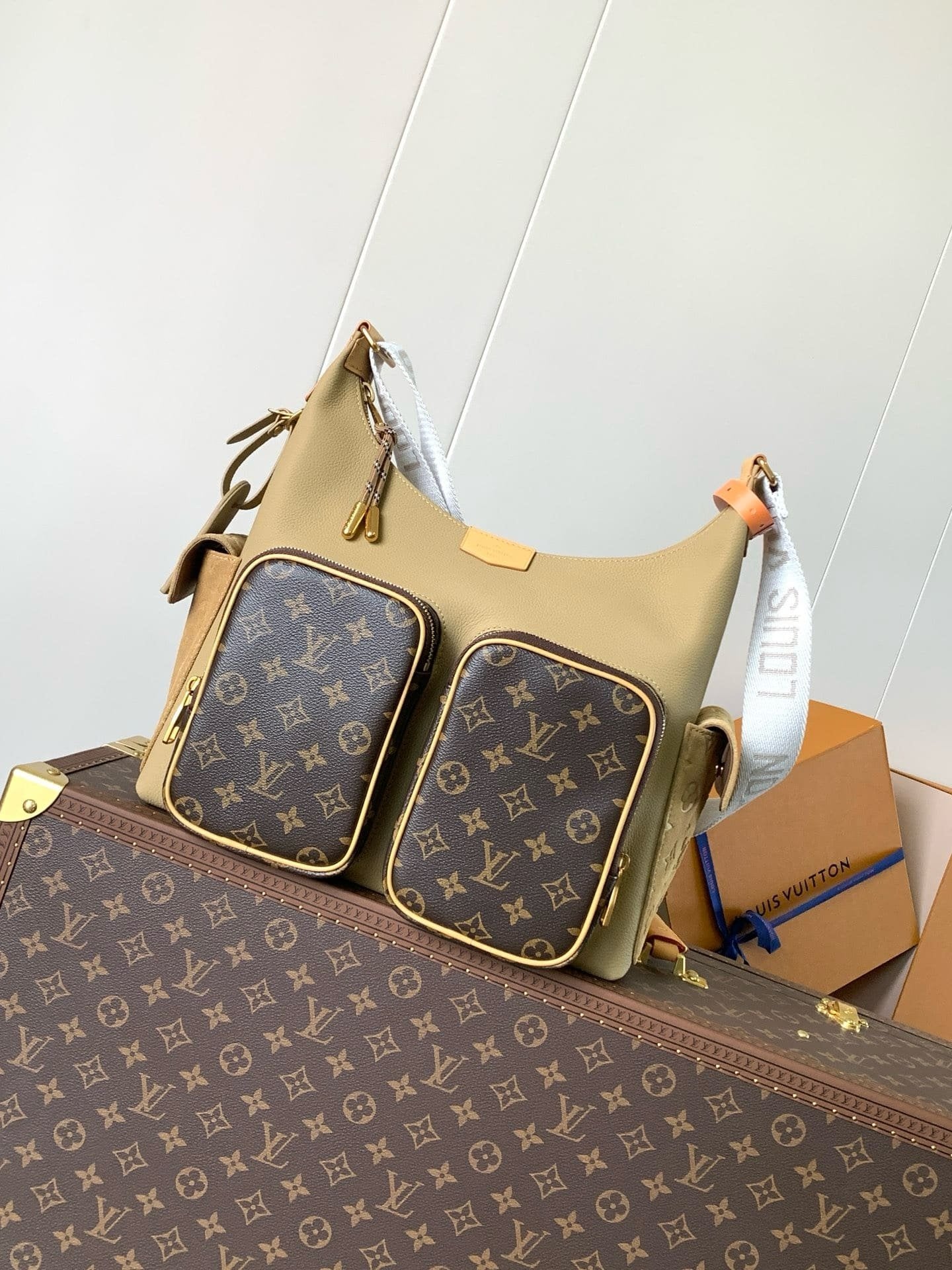 Louis Vuitton M12697 Hobo Cargo (top quality)