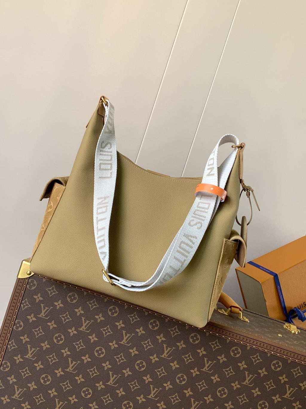 Louis Vuitton M12697 Hobo Cargo (top quality)