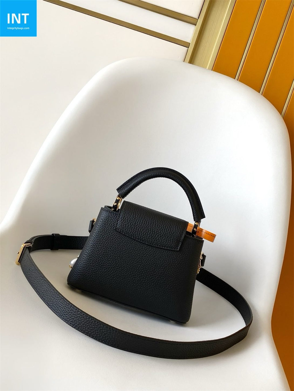 Louis Vuitton M25903 Capucines Mini