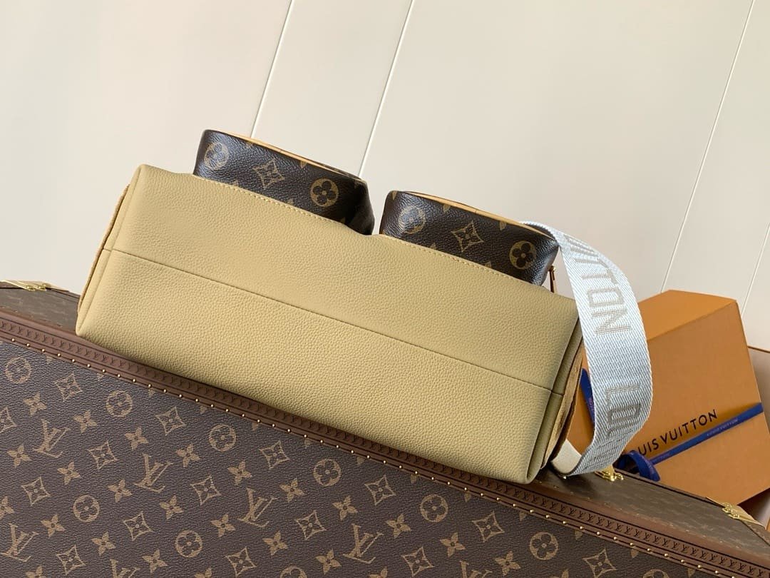 Louis Vuitton M12697 Hobo Cargo (top quality)