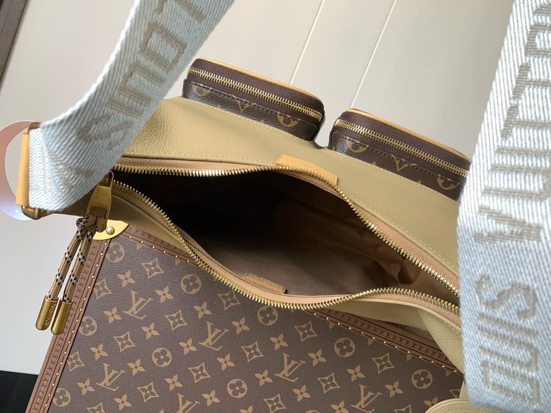 Louis Vuitton M12697 Hobo Cargo