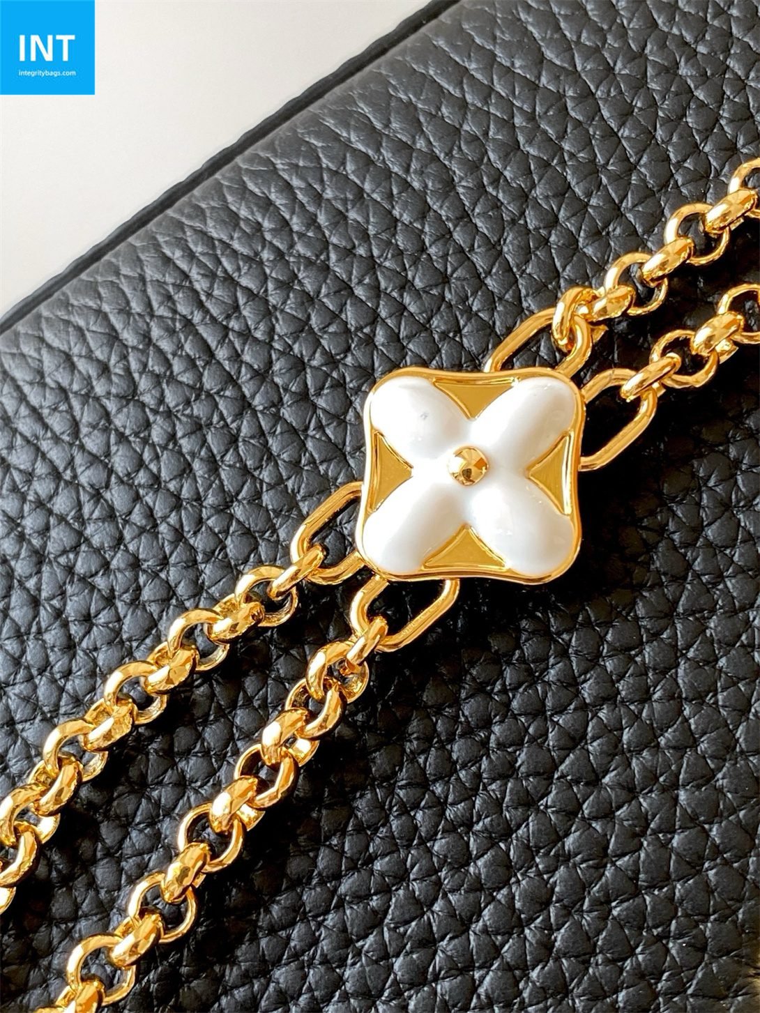 Louis Vuitton M25903 Capucines Mini